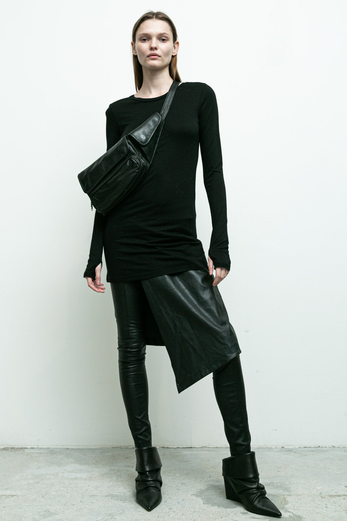 products/NicholasK-A-195-CasperPack-Black-04.jpg