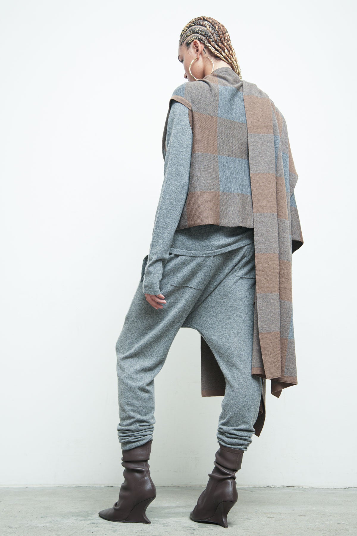 files/A-174D-AndesScarf-CamelGreyHEather-04.jpg
