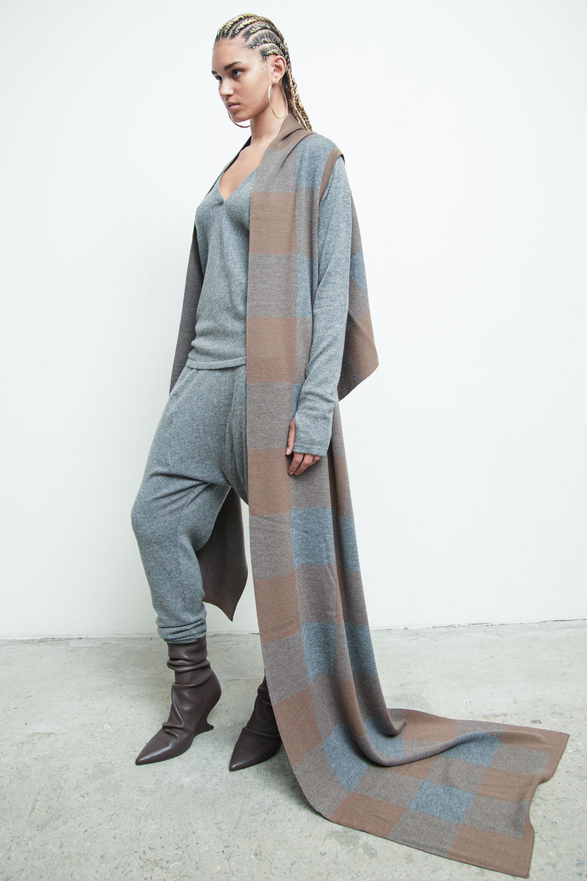 files/A-174D-AndesScarf-CamelGreyHEather-05.jpg