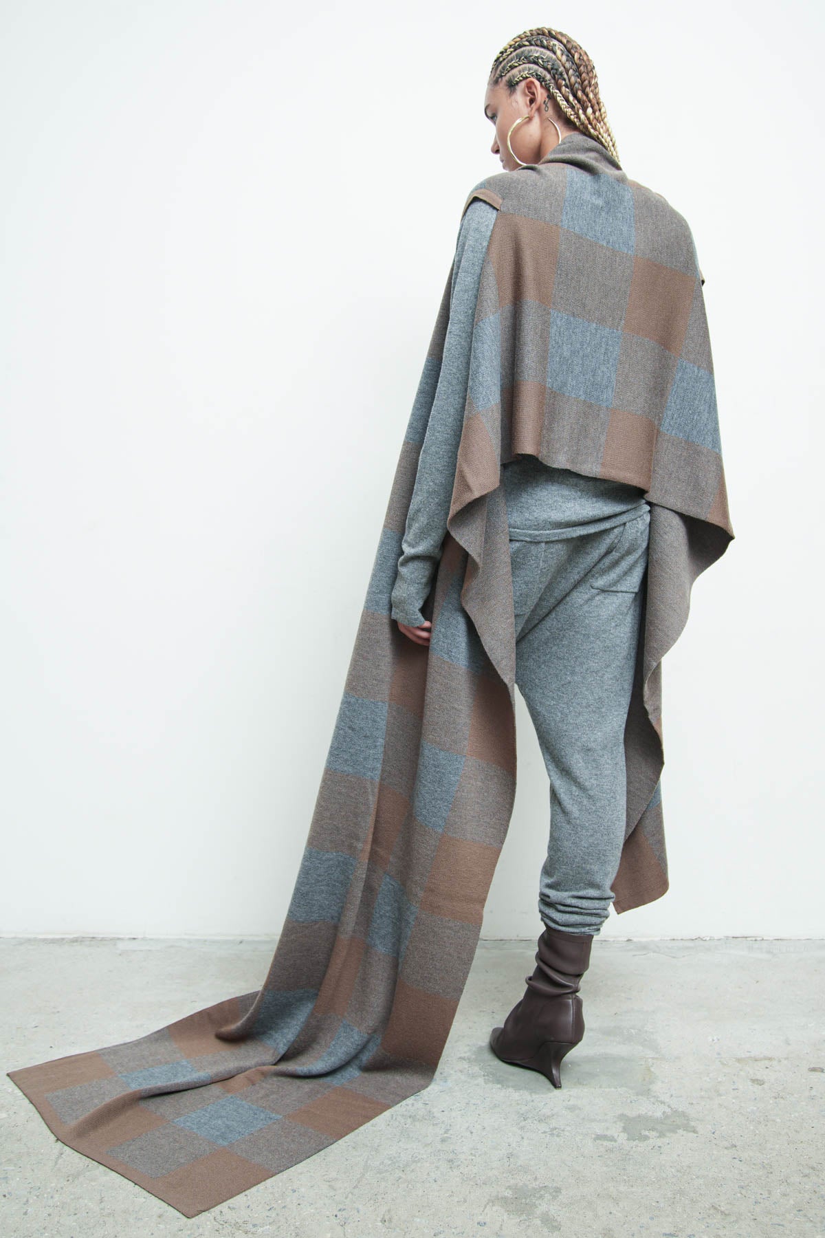 files/A-174D-AndesScarf-CamelGreyHEather-06.jpg