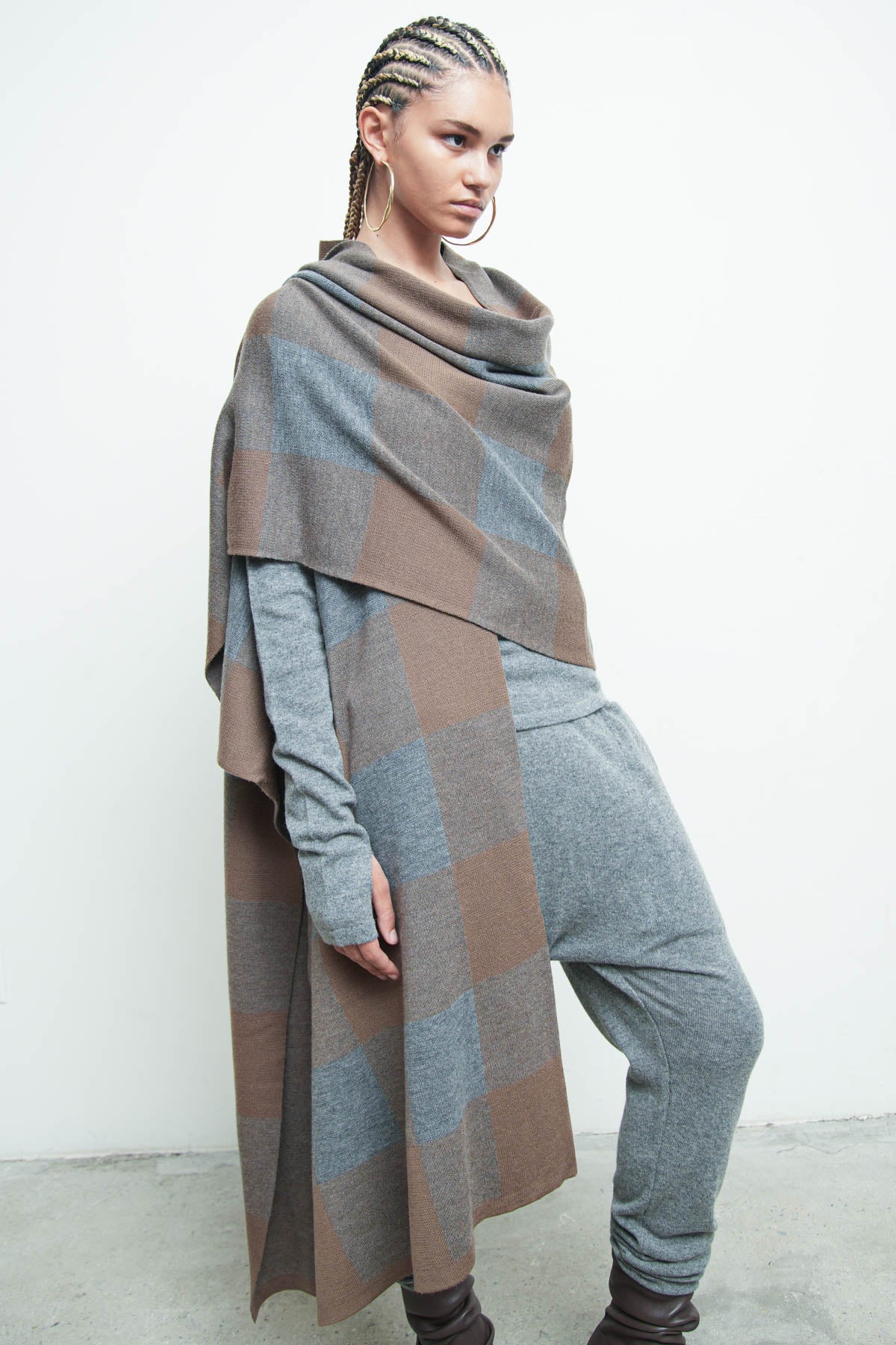 files/A-174D-AndesScarf-CamelGreyHEather-07.jpg