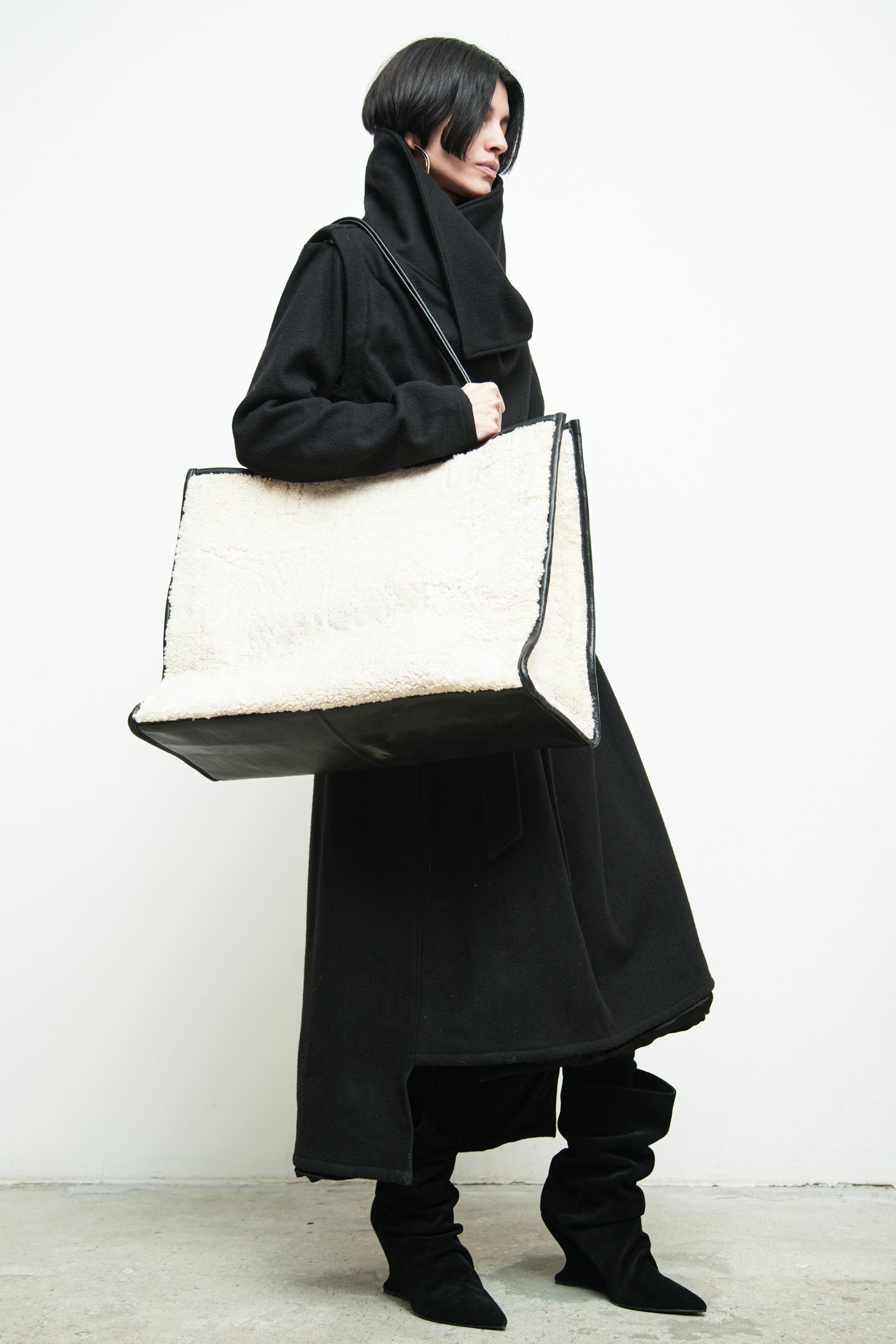 files/A-333B-BronteTote-BeigeBlack-01.jpg