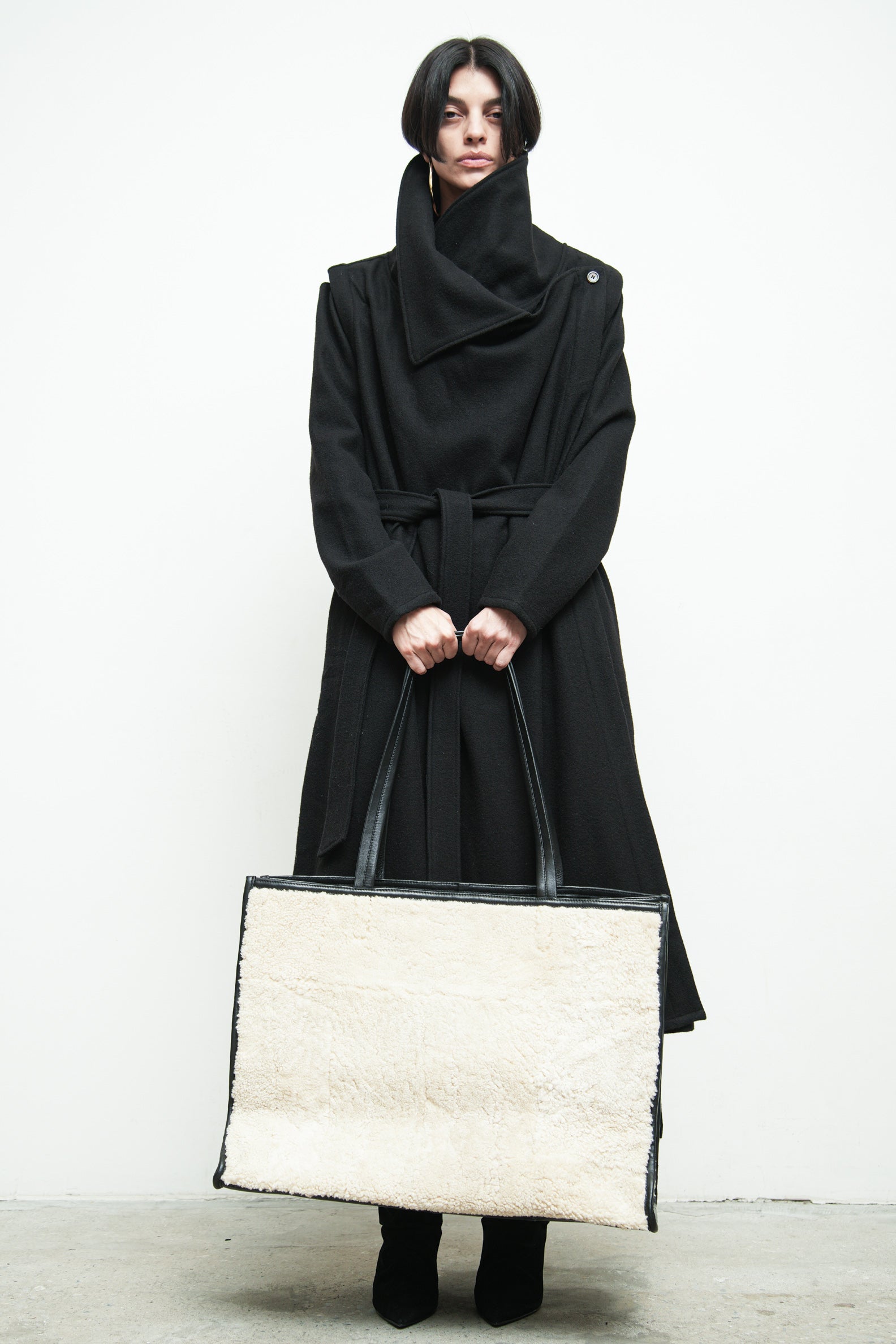 files/A-333B-BronteTote-BeigeBlack-02.jpg