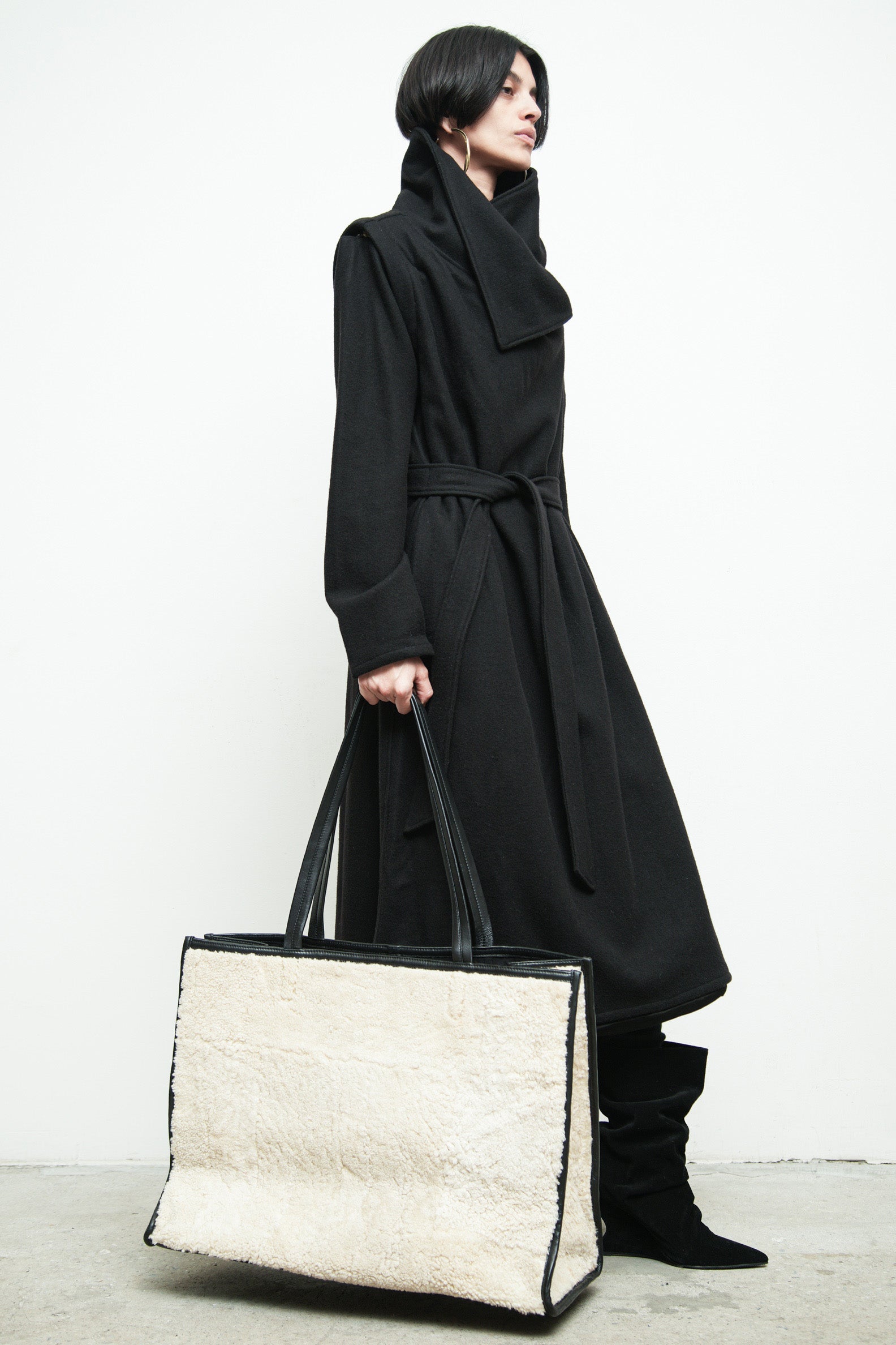 files/A-333B-BronteTote-BeigeBlack-03.jpg