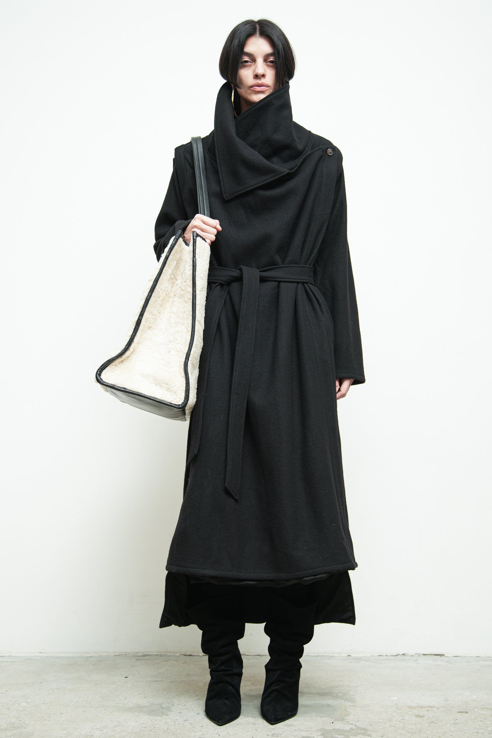 files/A-333B-BronteTote-BeigeBlack-04.jpg