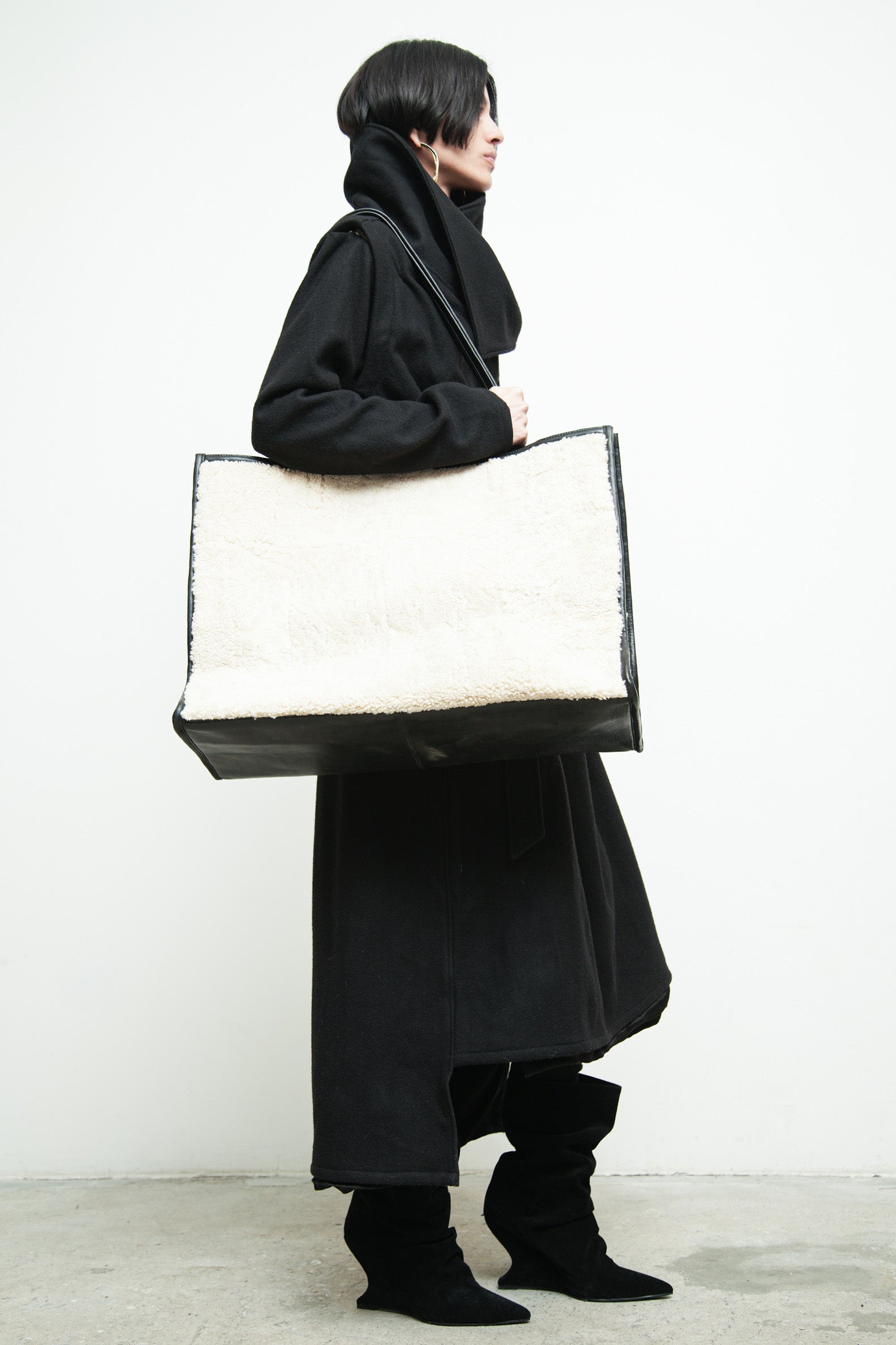files/A-333B-BronteTote-BeigeBlack-05.jpg