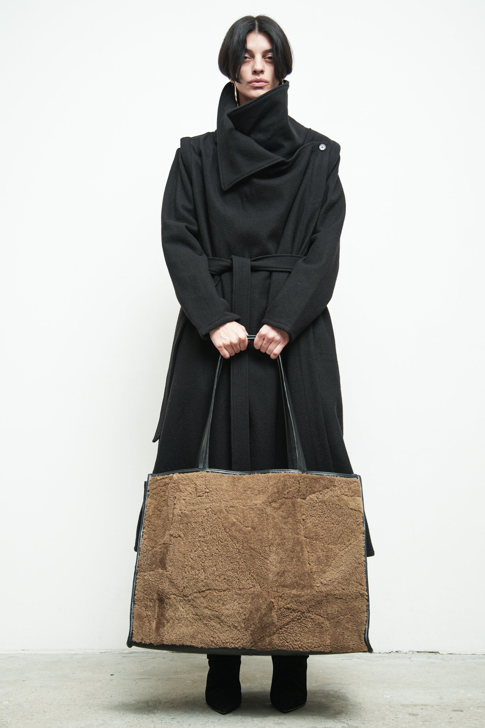 files/A-333B-BronteTote-CedarBlack-01.jpg