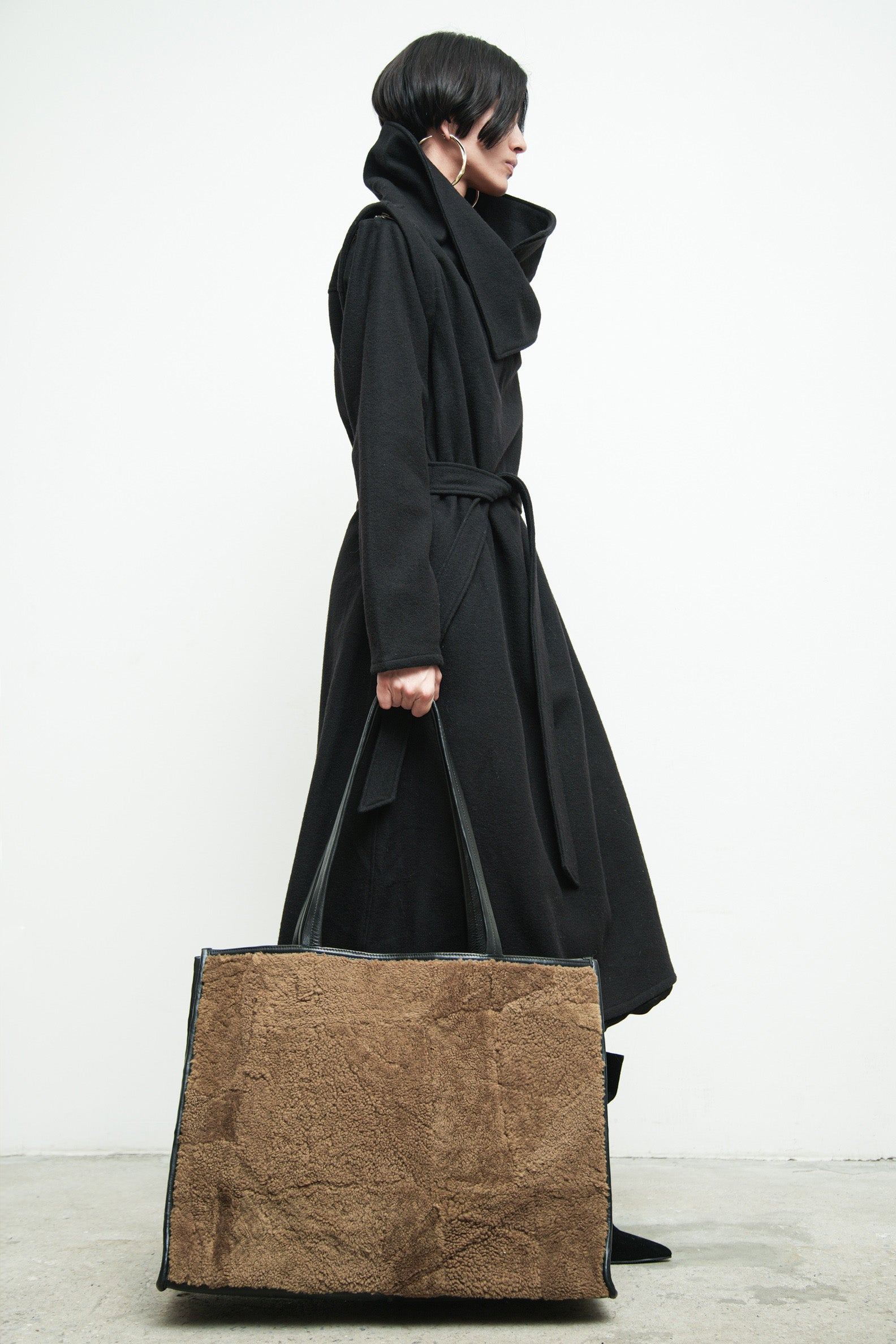 files/A-333B-BronteTote-CedarBlack-04.jpg