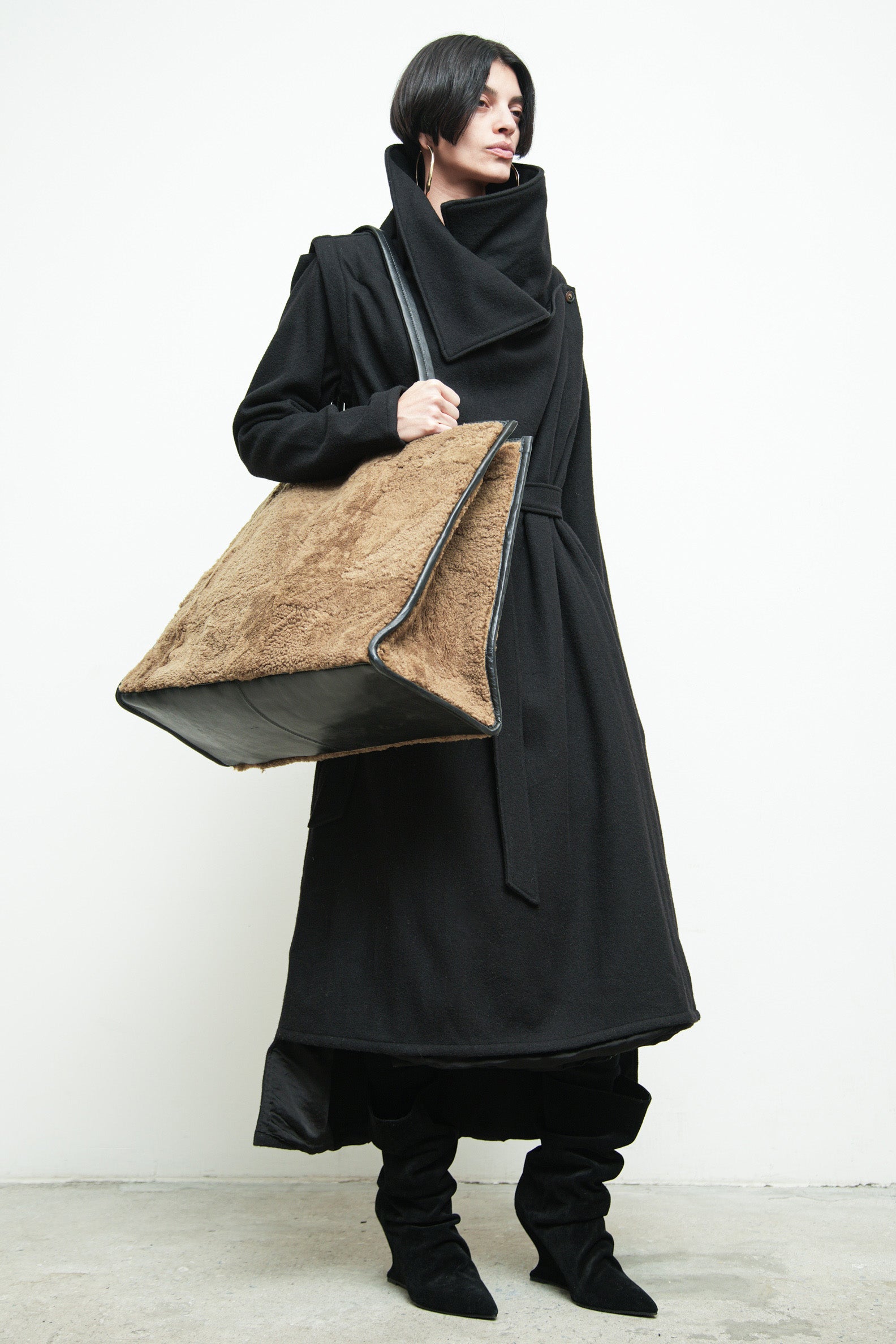 files/A-333B-BronteTote-CedarBlack-05.jpg
