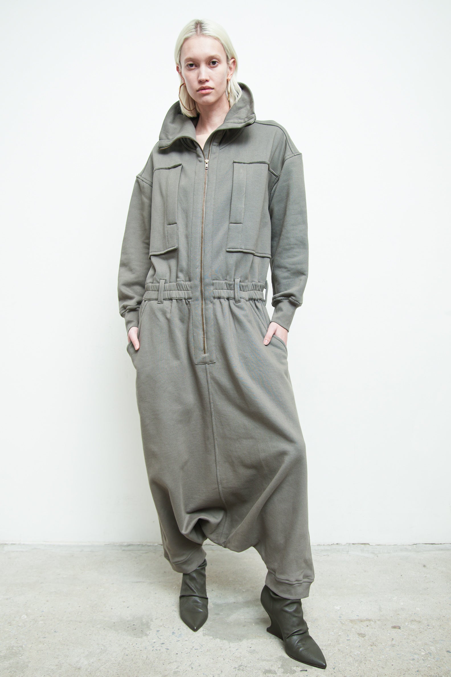 files/J-010-JaggerJumpsuit-Quartz-03.jpg