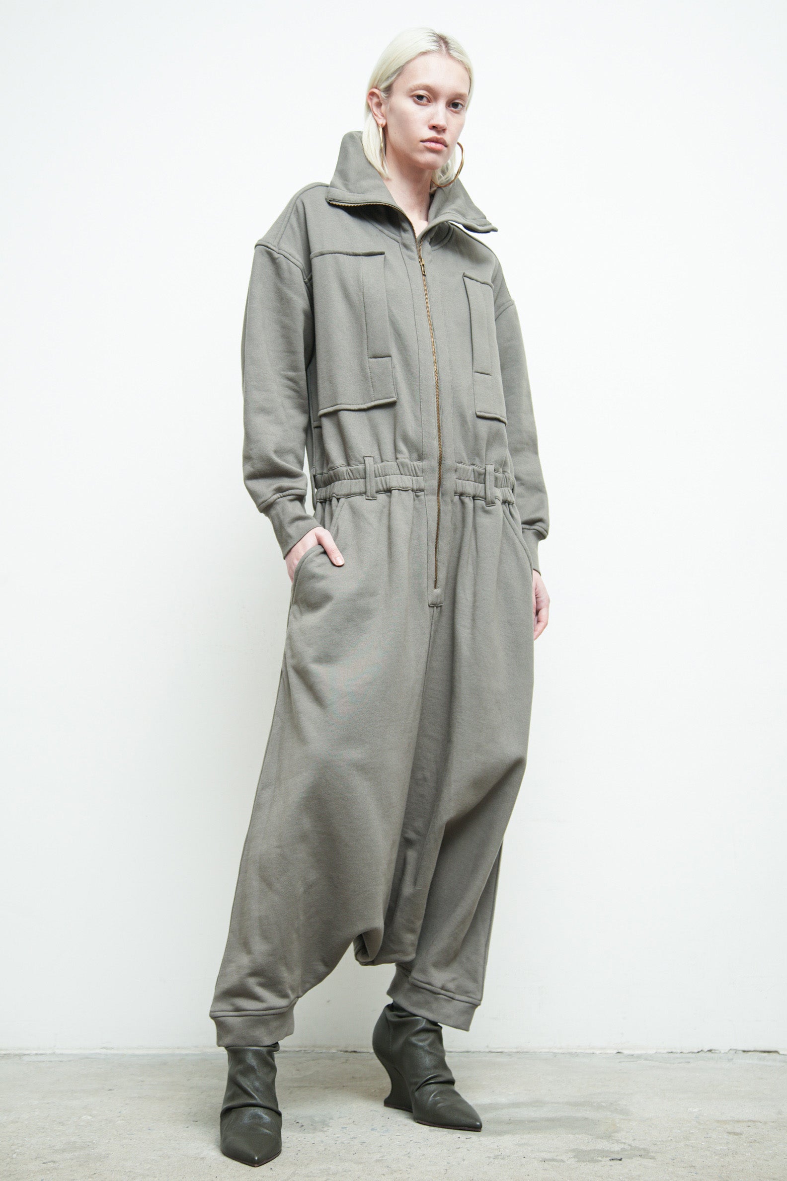 files/J-010-JaggerJumpsuit-Quartz-04.jpg