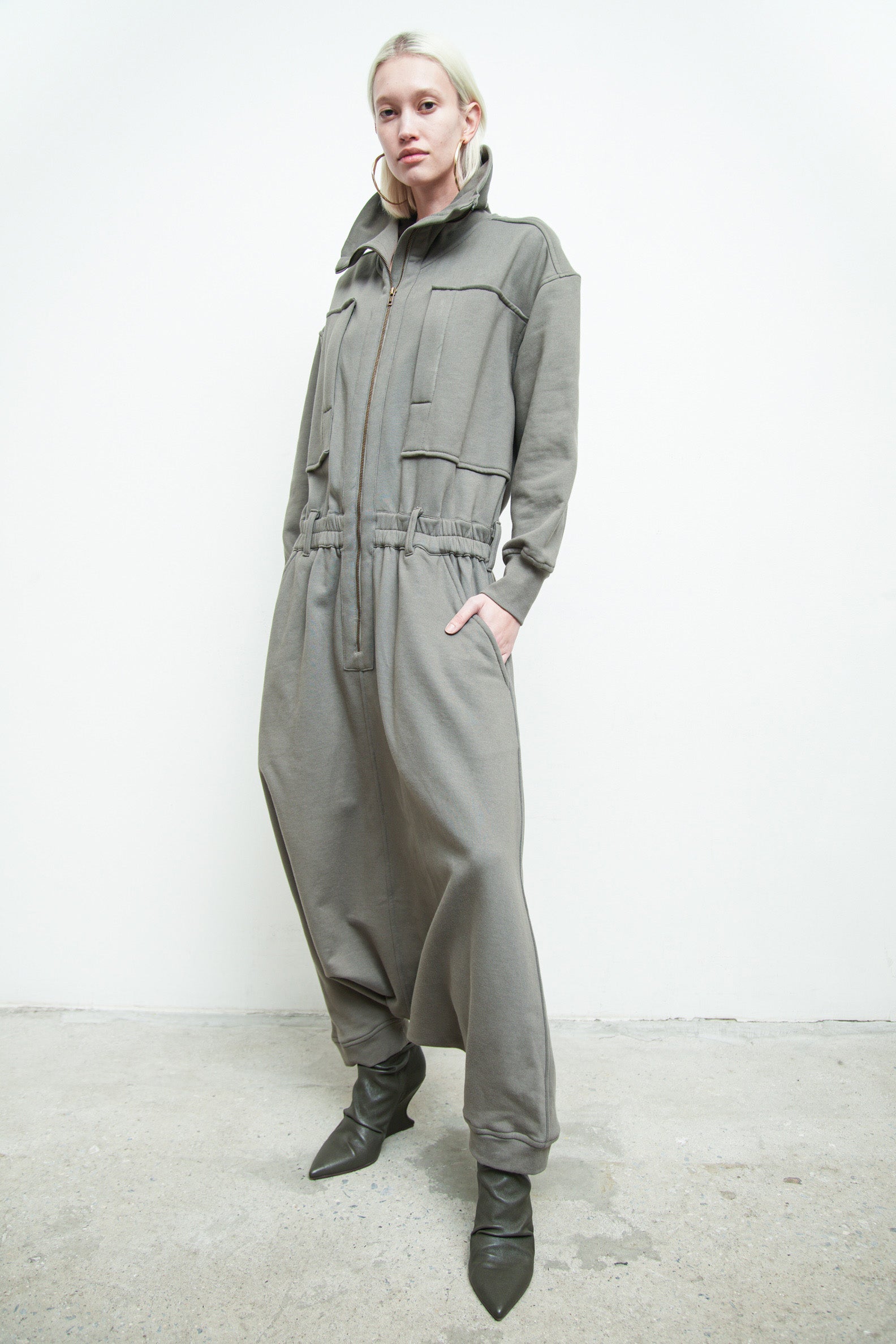 files/J-010-JaggerJumpsuit-Quartz-05.jpg