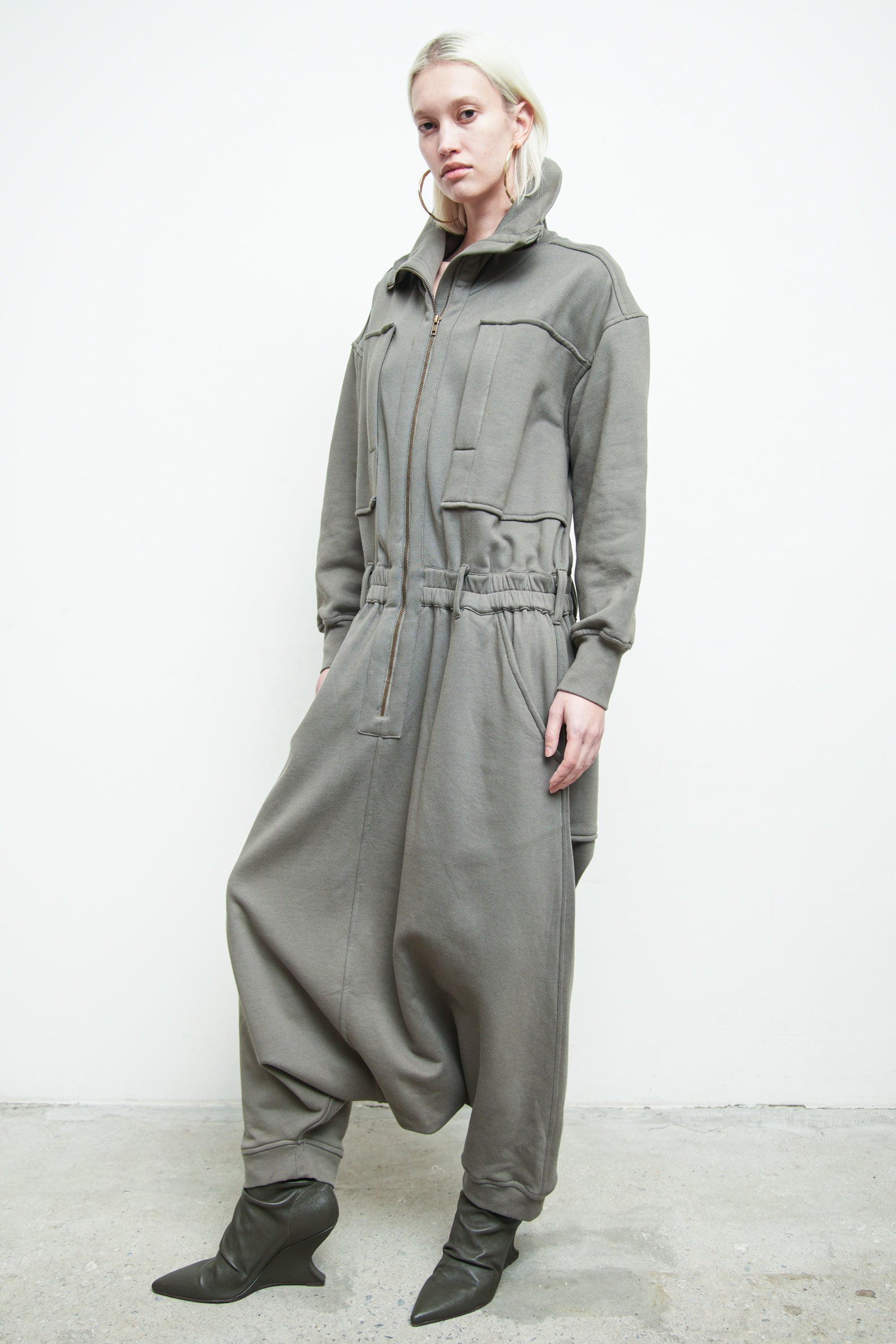 files/J-010-JaggerJumpsuit-Quartz-06.jpg