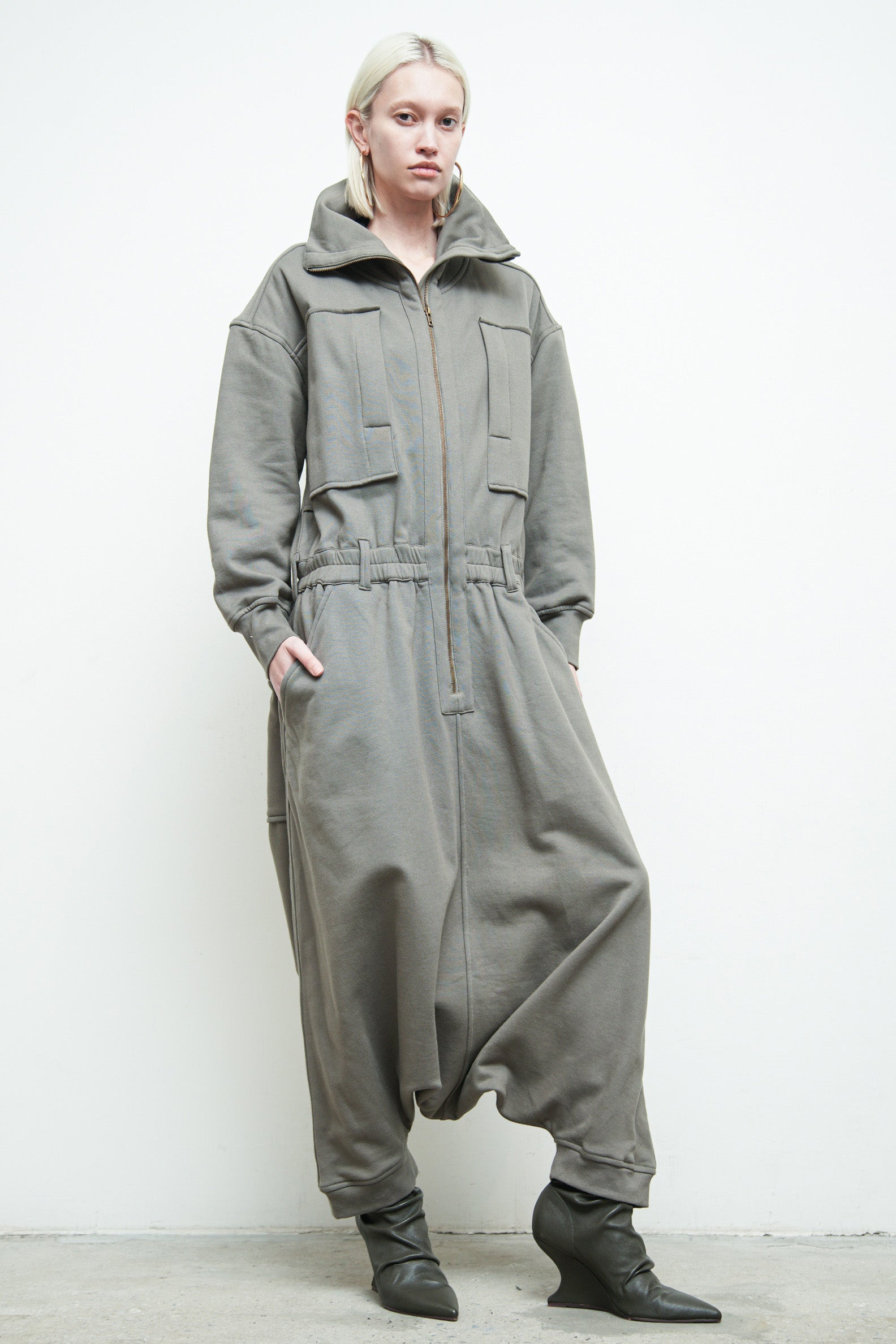 files/J-010-JaggerJumpsuit-Quartz-07.jpg