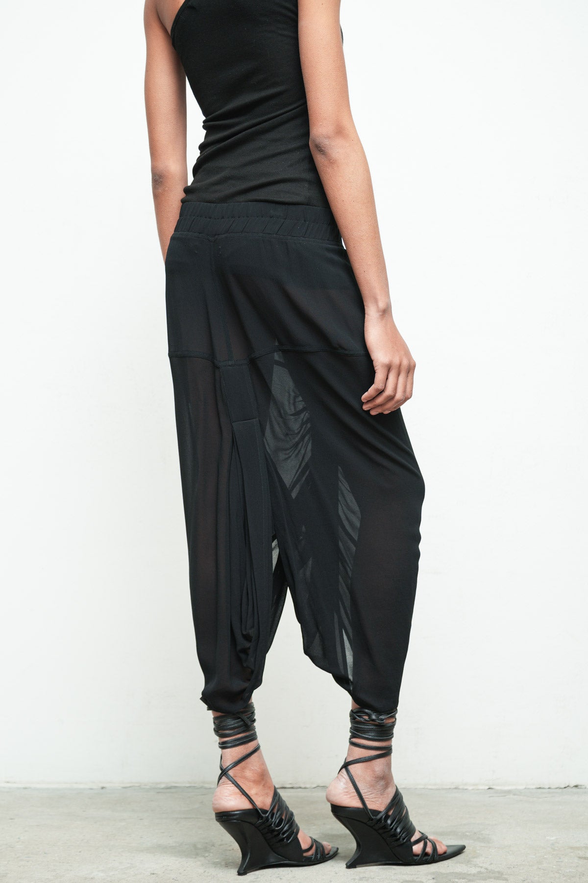 files/K-385E-SeriusSleeveless-Black-P-272F-OttomanPant-Black-010.jpg
