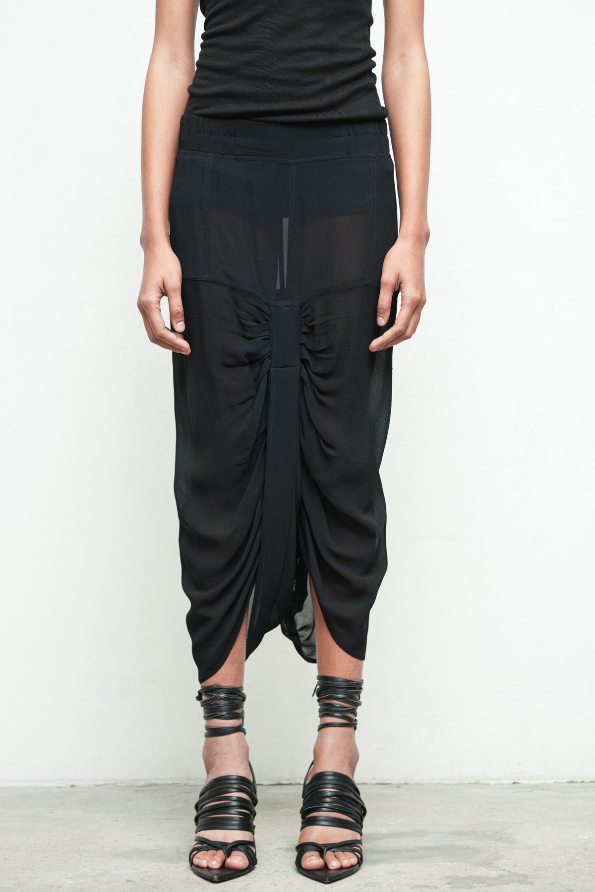 files/K-385E-SeriusSleeveless-Black-P-272F-OttomanPant-Black-01_cdeceb49-99f0-4111-84e1-78c9b7bec4e5.jpg