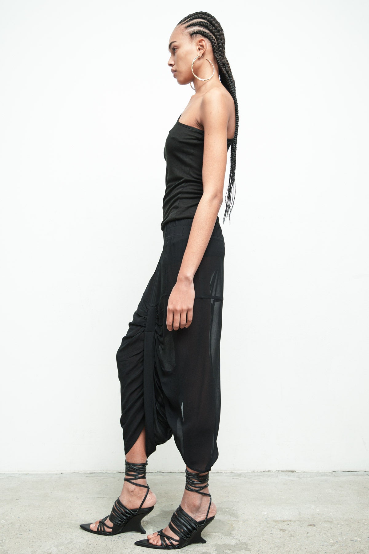 files/K-385E-SeriusSleeveless-Black-P-272F-OttomanPant-Black-03_7cb40283-9ea7-46fa-bd0f-a97b194b878a.jpg