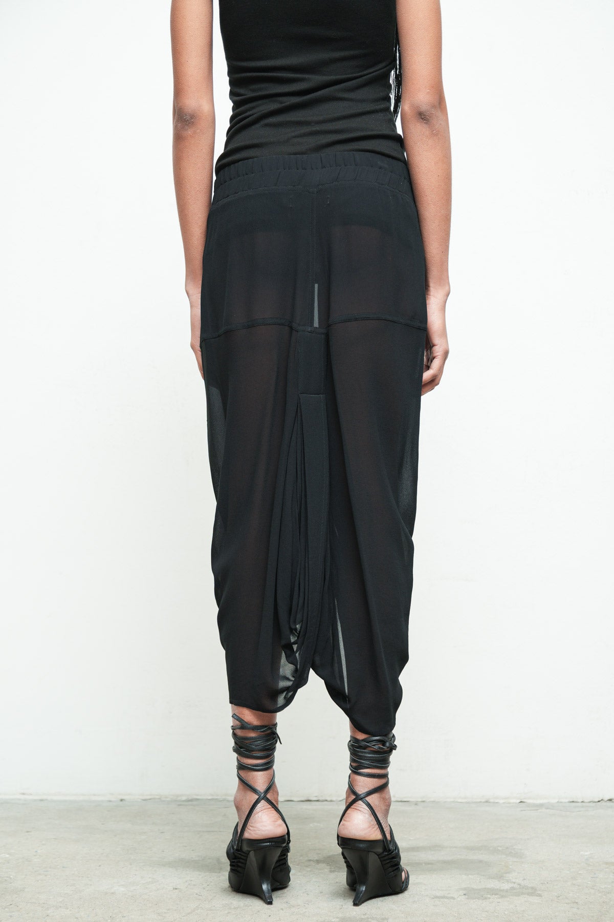 files/K-385E-SeriusSleeveless-Black-P-272F-OttomanPant-Black-09.jpg
