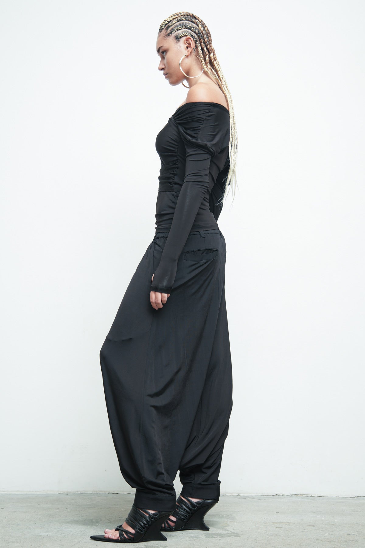 files/K-411-OpalTop-Black-P-306E-BahaSkant-Black--06_b5f5a43b-8757-4dd2-bc07-0873f8555753.jpg