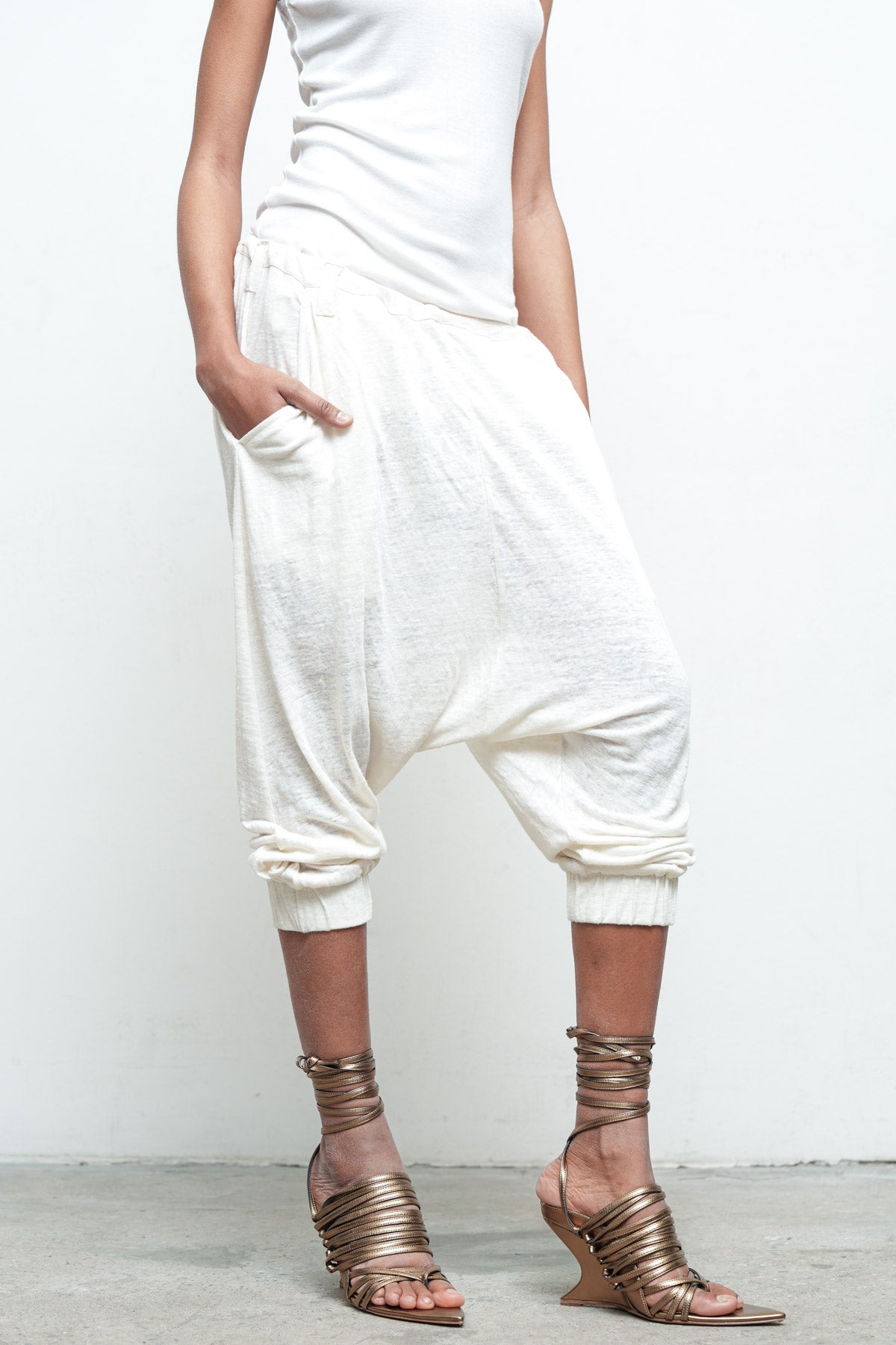 files/K-415-RiverT-OffWhite-P-298E-JehanPant-White-01_ce9793f8-a18e-4ae5-8208-bb901ed40ad3.jpg