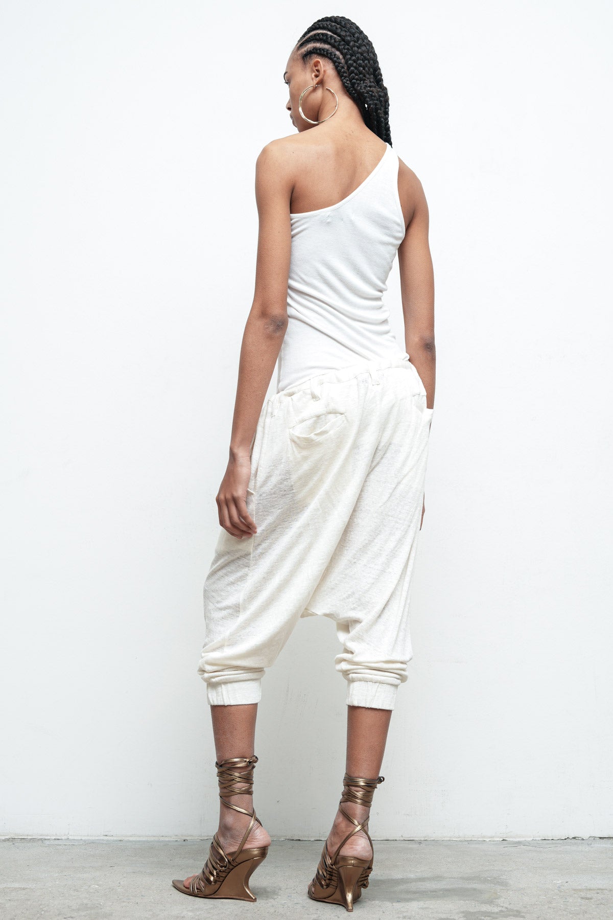 files/K-415-RiverT-OffWhite-P-298E-JehanPant-White-03_12880a9a-4547-46f5-a710-d148629a576b.jpg
