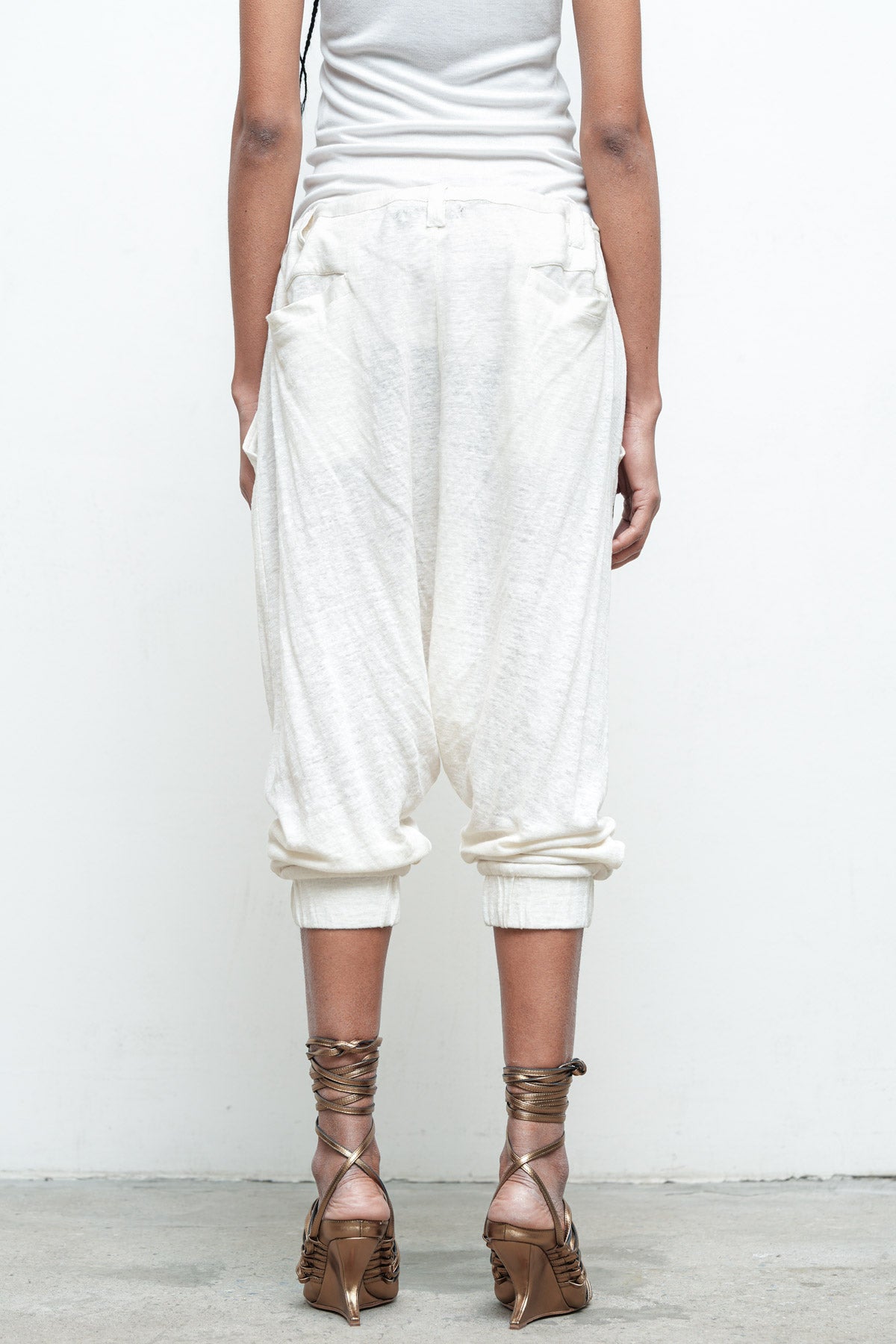 files/K-415-RiverT-OffWhite-P-298E-JehanPant-White-05_a6c3c672-d8c2-4caf-b9f8-17b707286059.jpg