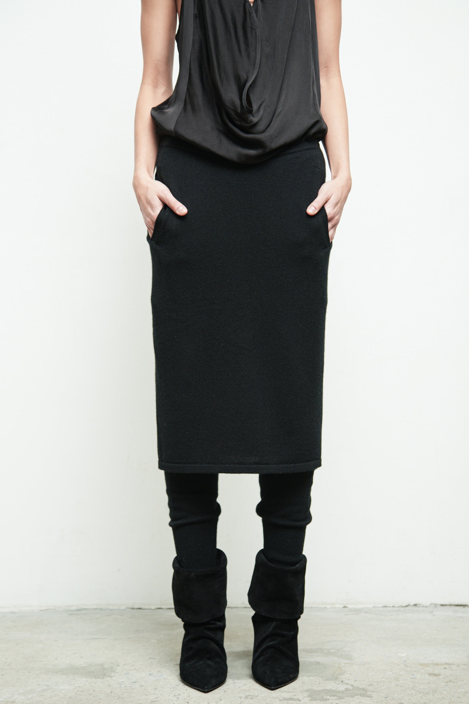 files/KP-355-DekkerSkirtPant-Black-01.jpg