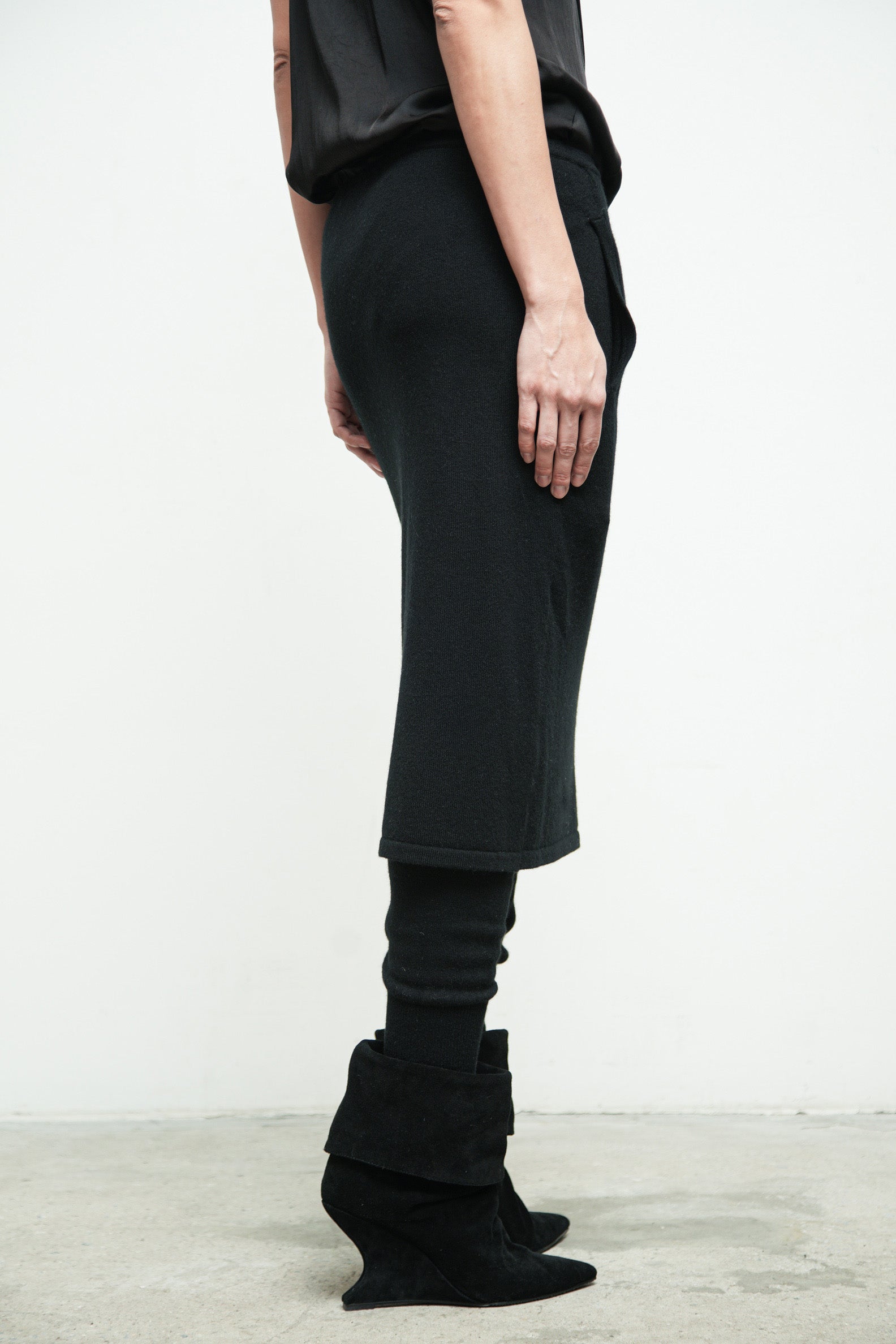 files/KP-355-DekkerSkirtPant-Black-010.jpg