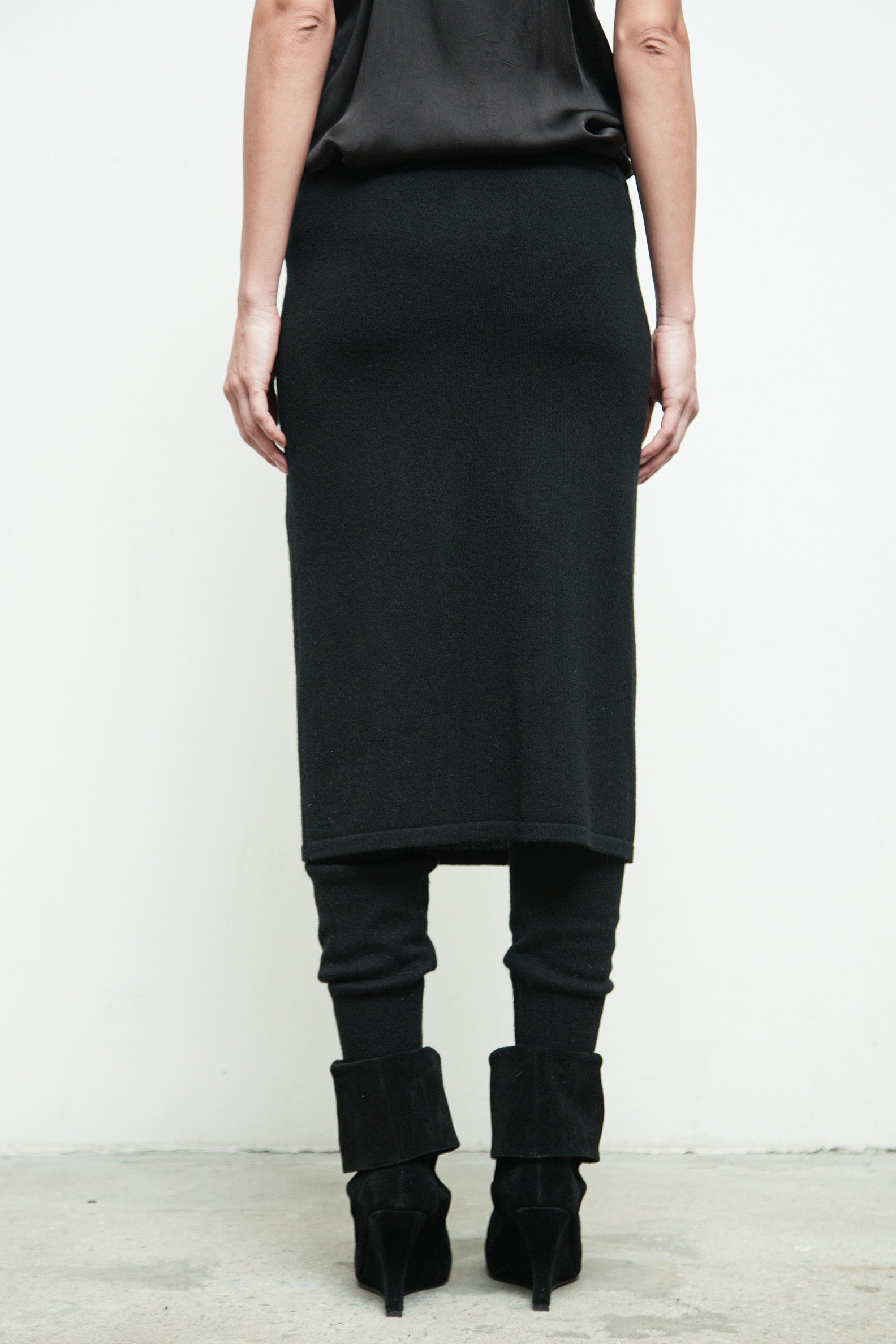 files/KP-355-DekkerSkirtPant-Black-07.jpg