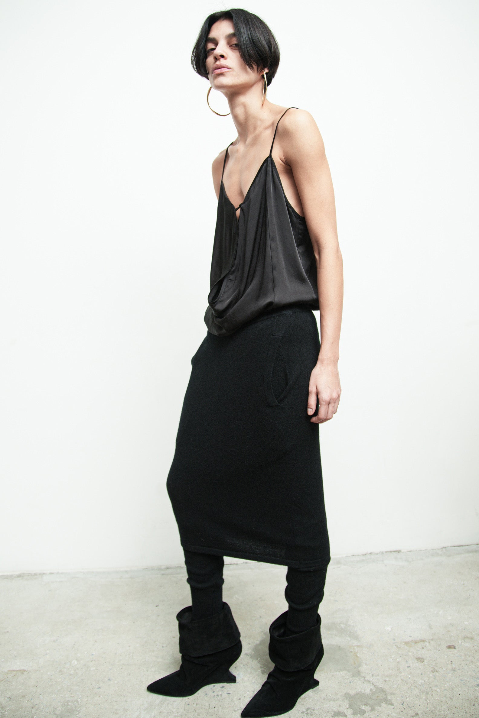 files/KP-355-DekkerSkirtPant-Black-08.jpg