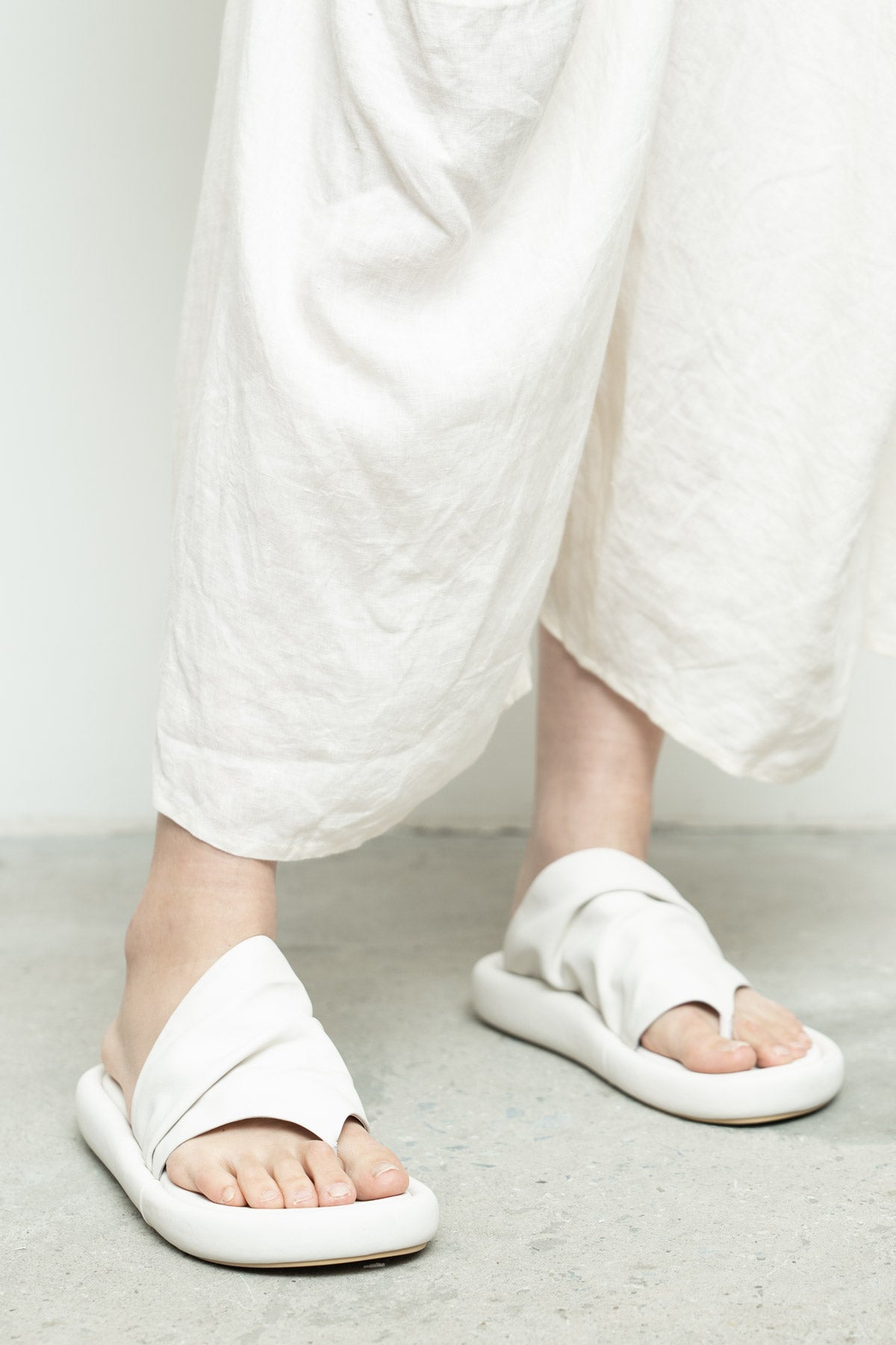 files/NicholasK-A-222B-RowanSandal-OffWhite-05.jpg