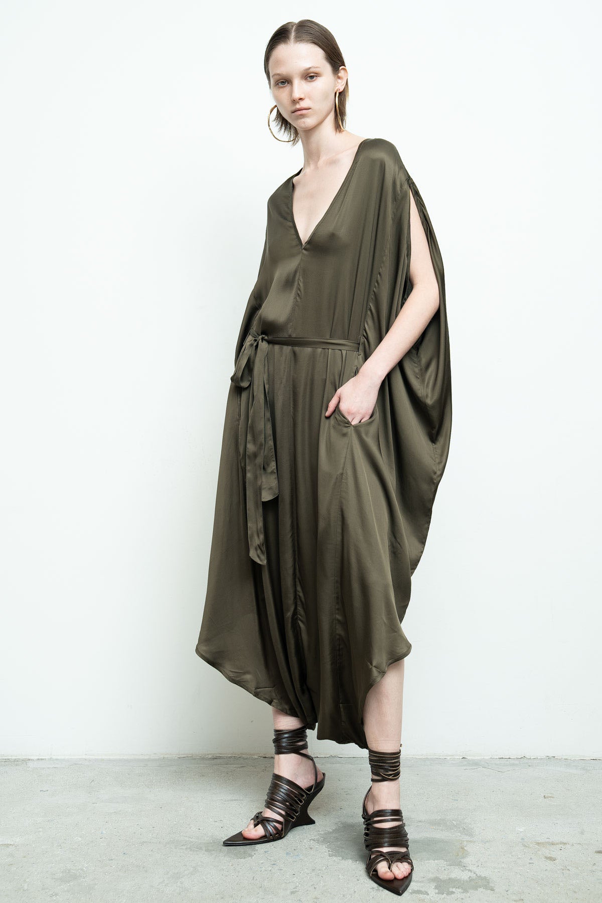 files/NicholasK-J-019-BeauJumpsuit-Moss-05_61236135-9618-445e-a4f2-7309ec201c8f.jpg