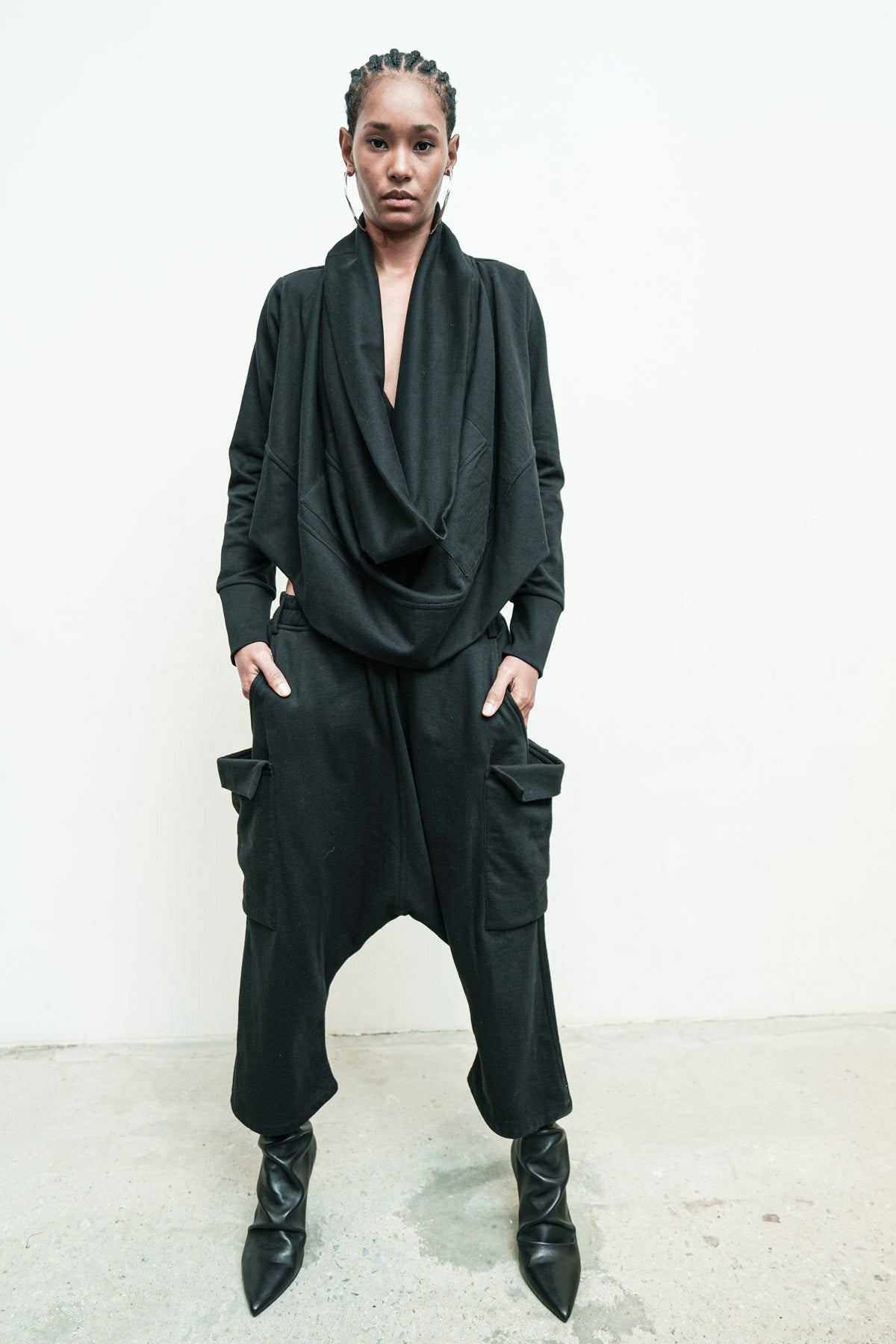 files/NicholasK-K-144-SheltonCrop-Black-04.jpg