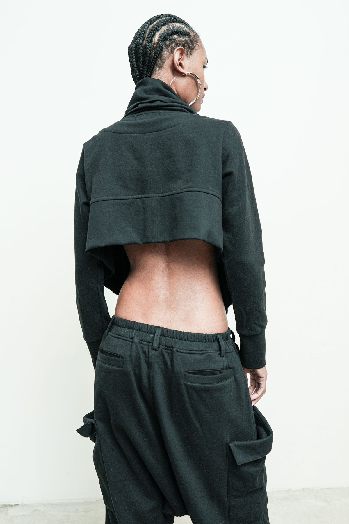 files/NicholasK-K-144-SheltonCrop-Black-06.jpg