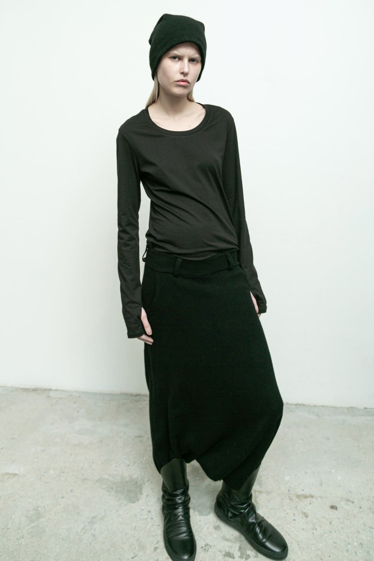 files/NicholasK-K-299D-CarloT-Black-KP-342F-SweaterSkant-Black-02.jpg