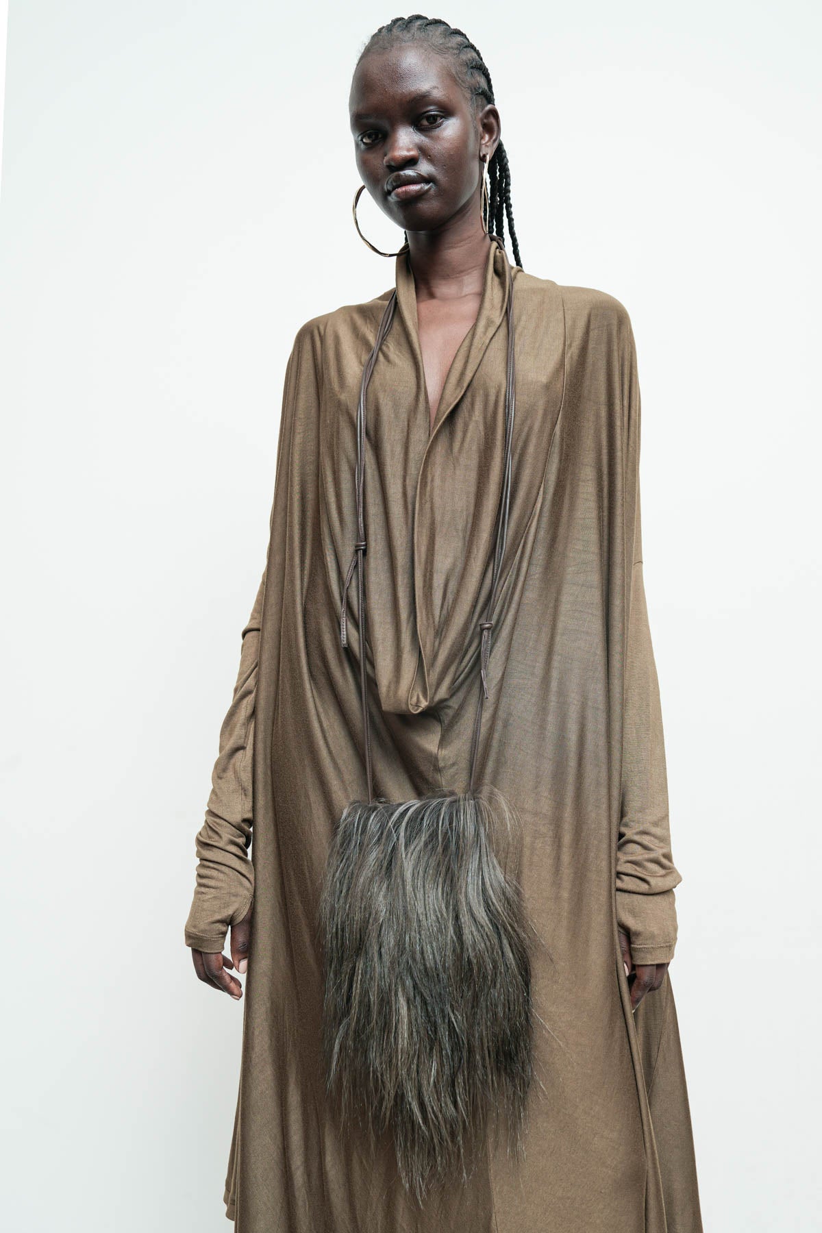 files/NicholasK-K-412-SeriusTDress-Bronze-A-255B-BlazePhoneSac-GreyFern-02.jpg