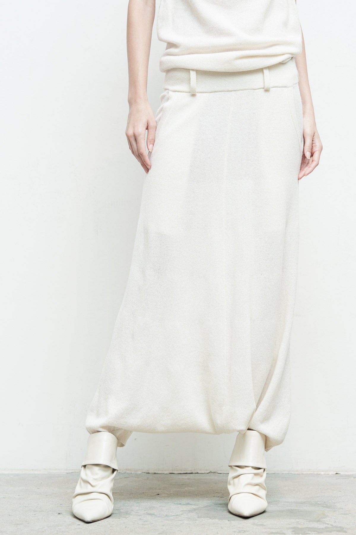 files/NicholasK-KP-342F-SweaterSkant-Beige-010.jpg