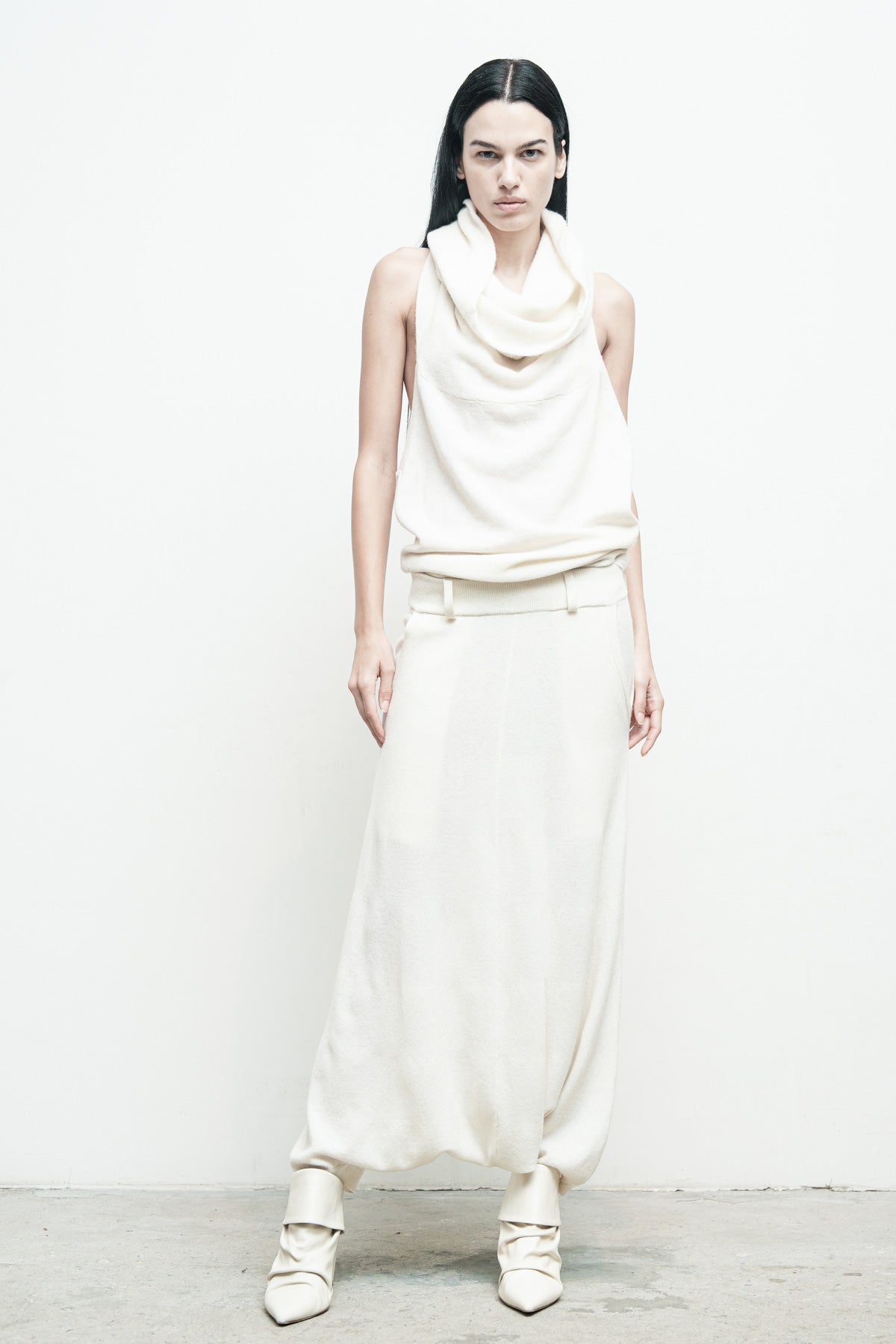 files/NicholasK-KP-342F-SweaterSkant-Beige-02.jpg