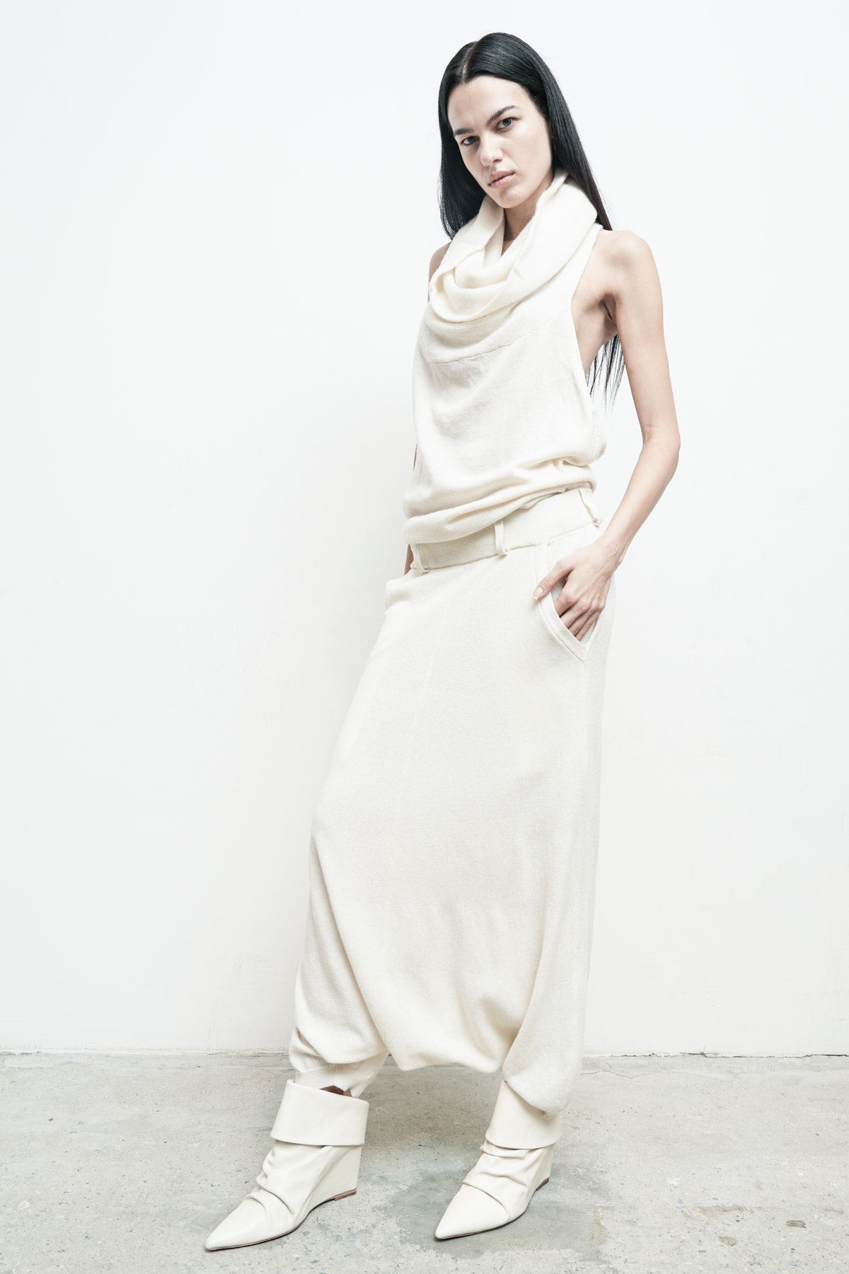 files/NicholasK-KP-342F-SweaterSkant-Beige-04.jpg