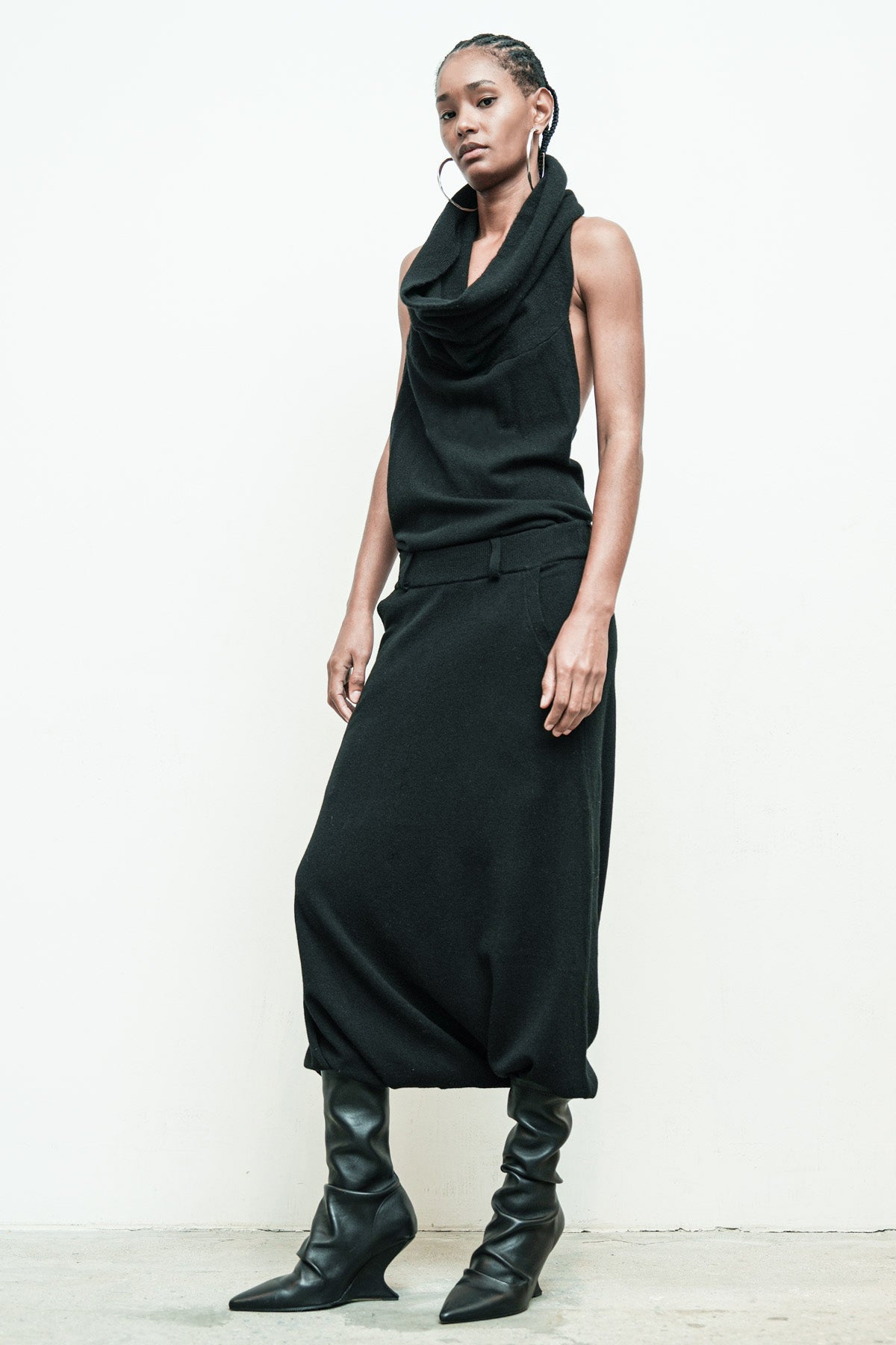 files/NicholasK-KP-342F-SweaterSkant-Black-02.jpg