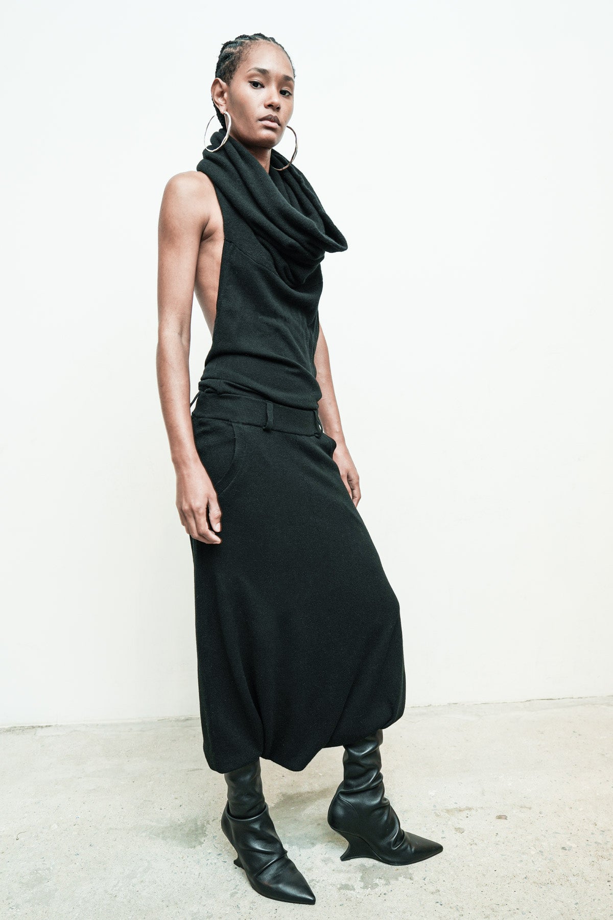 files/NicholasK-KP-342F-SweaterSkant-Black-08.jpg