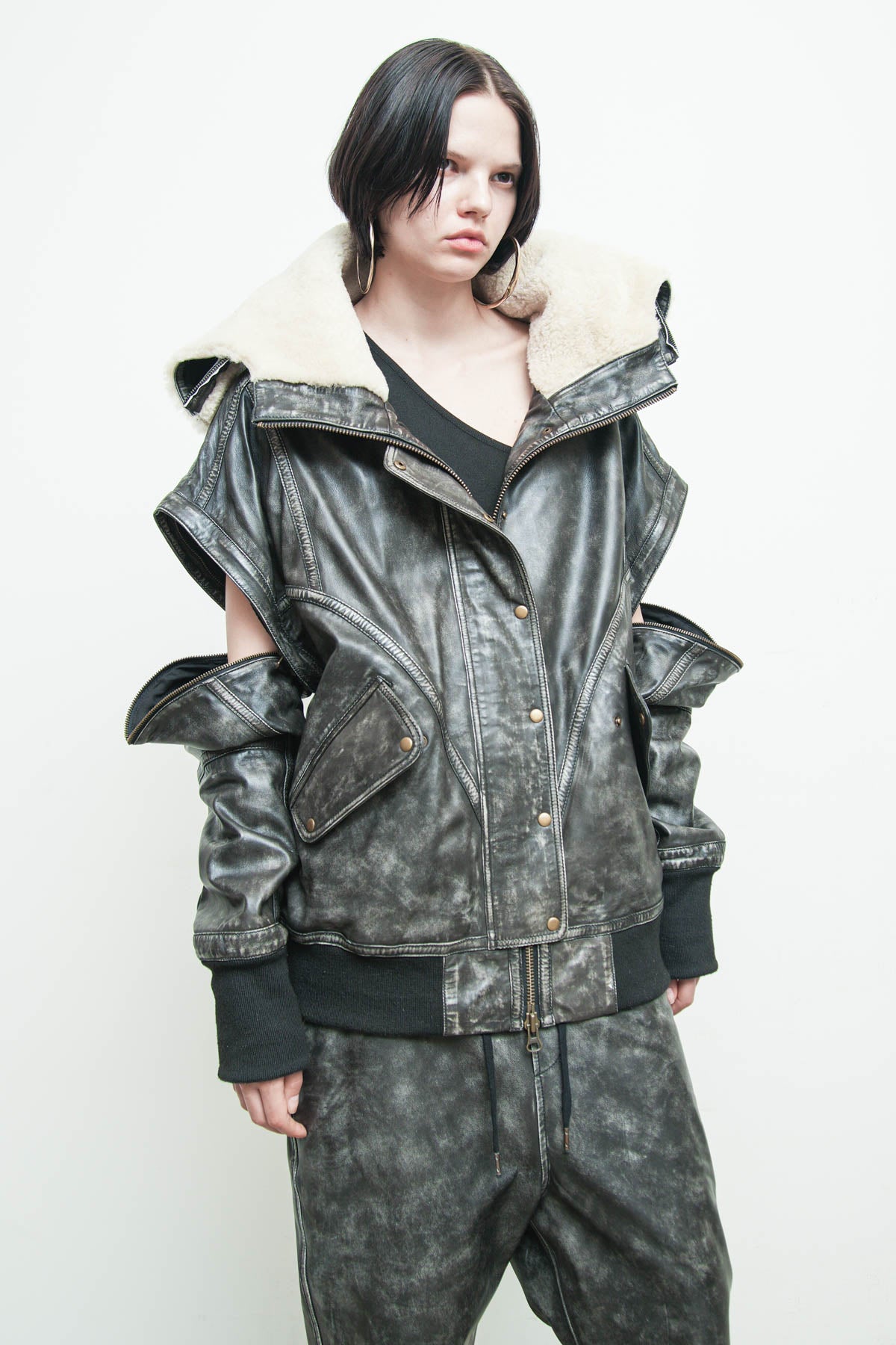 files/NicholasK-O-463-DavosBomber-BlackBeige-04.jpg