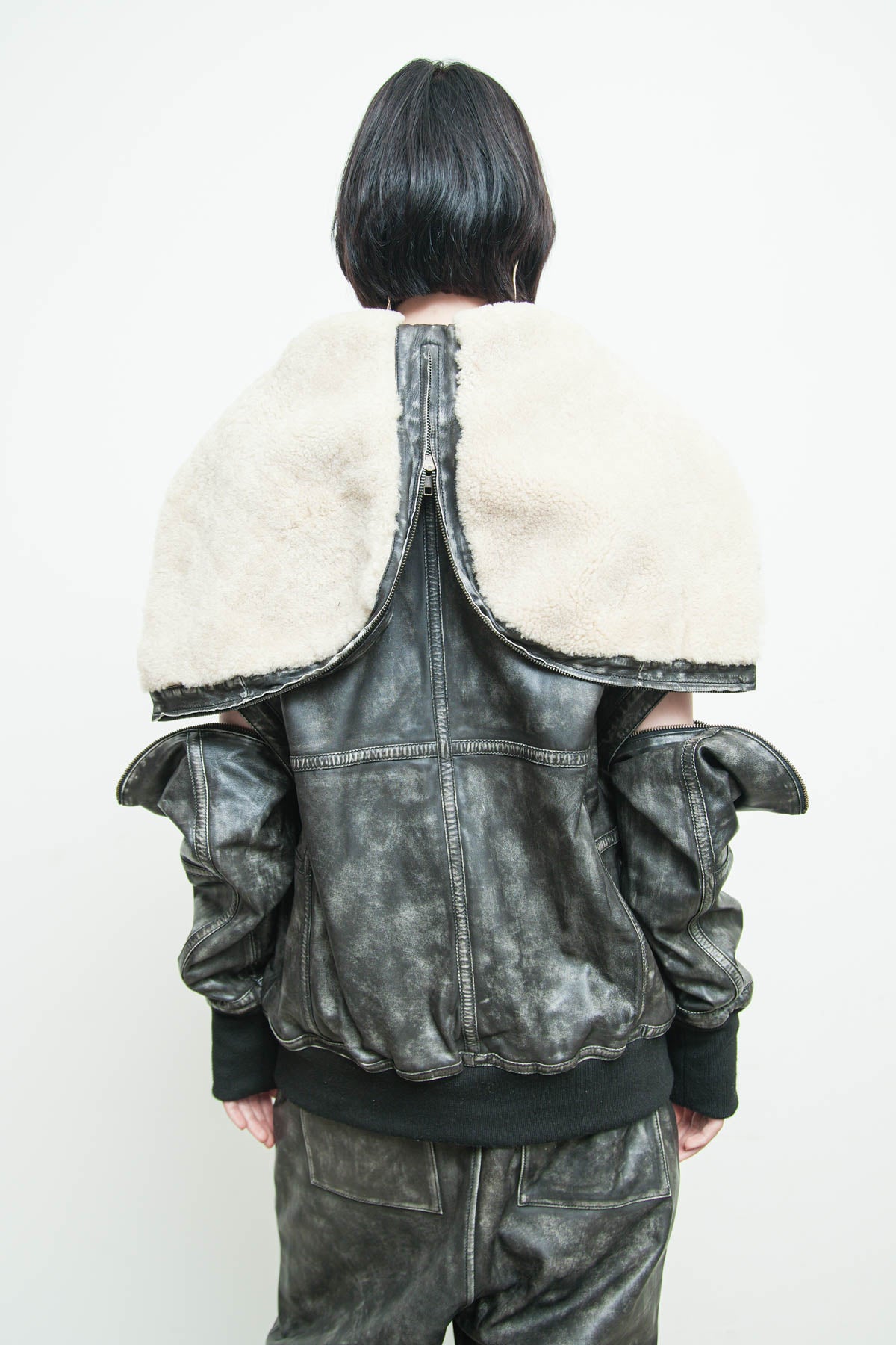files/NicholasK-O-463-DavosBomber-BlackBeige-05.jpg