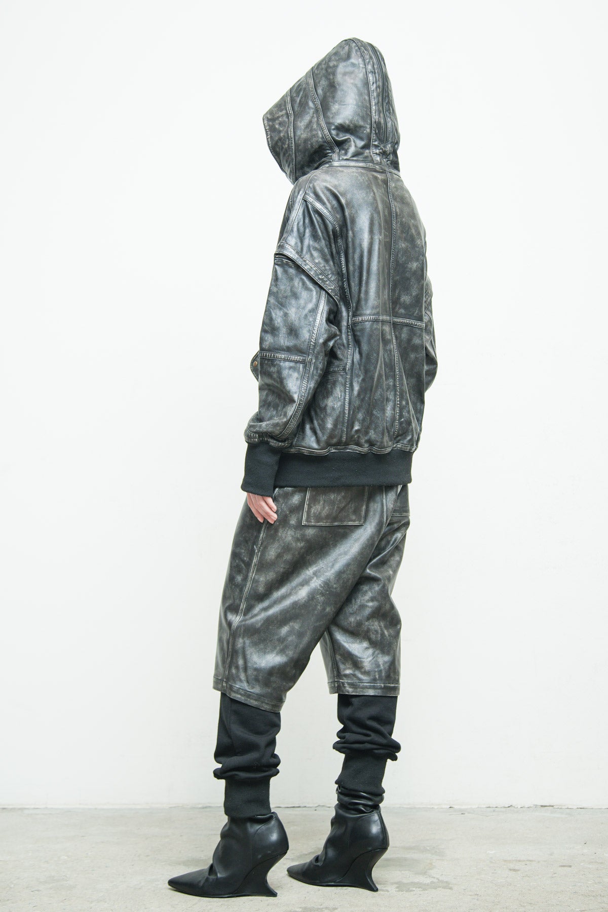 files/NicholasK-O-463-DavosBomber-BlackBeige-08.jpg