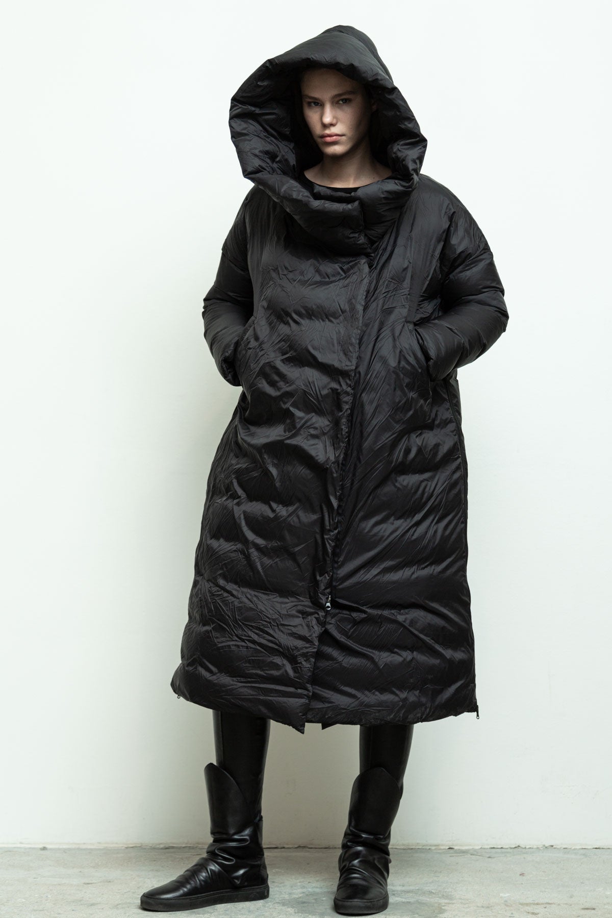 files/NicholasK-O-LongPuffer-Black-007.jpg