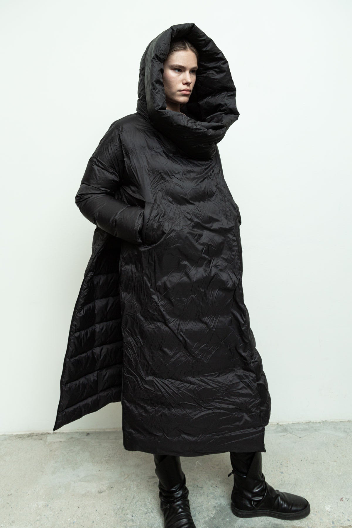 files/NicholasK-O-LongPuffer-Black-01.jpg