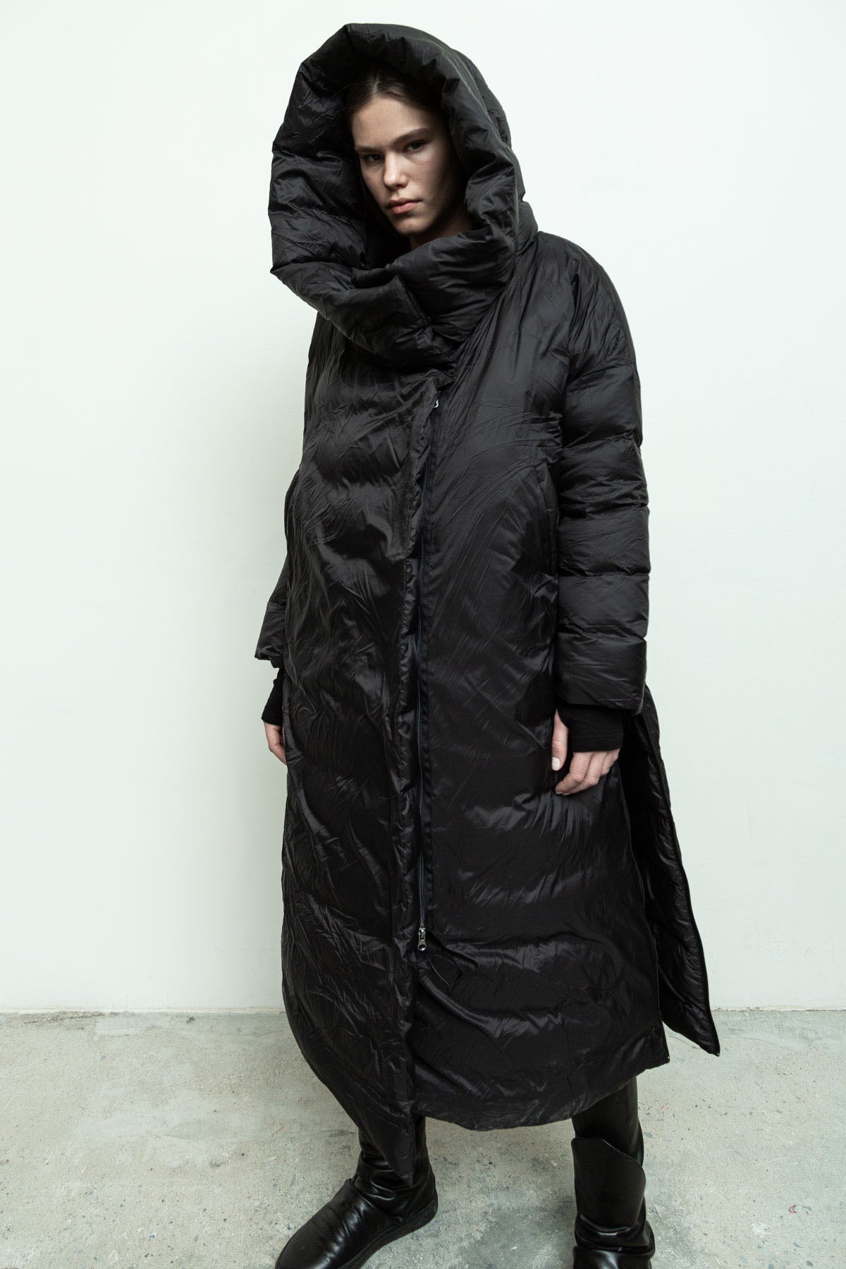 files/NicholasK-O-LongPuffer-Black-03.jpg