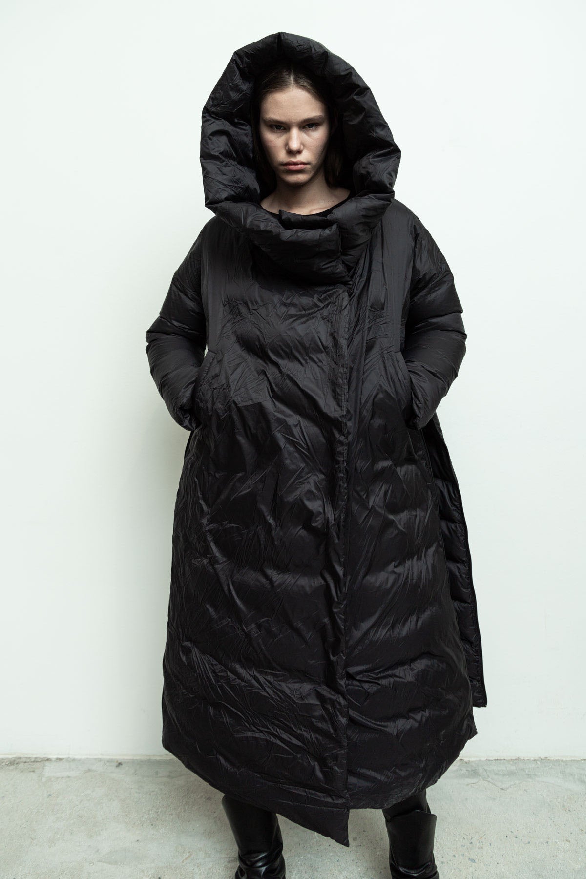 files/NicholasK-O-LongPuffer-Black-04.jpg