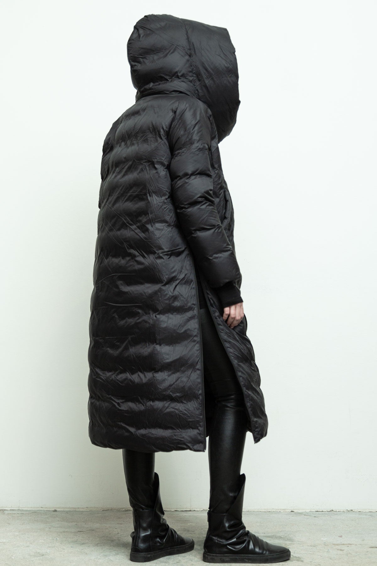 files/NicholasK-O-LongPuffer-Black-08.jpg