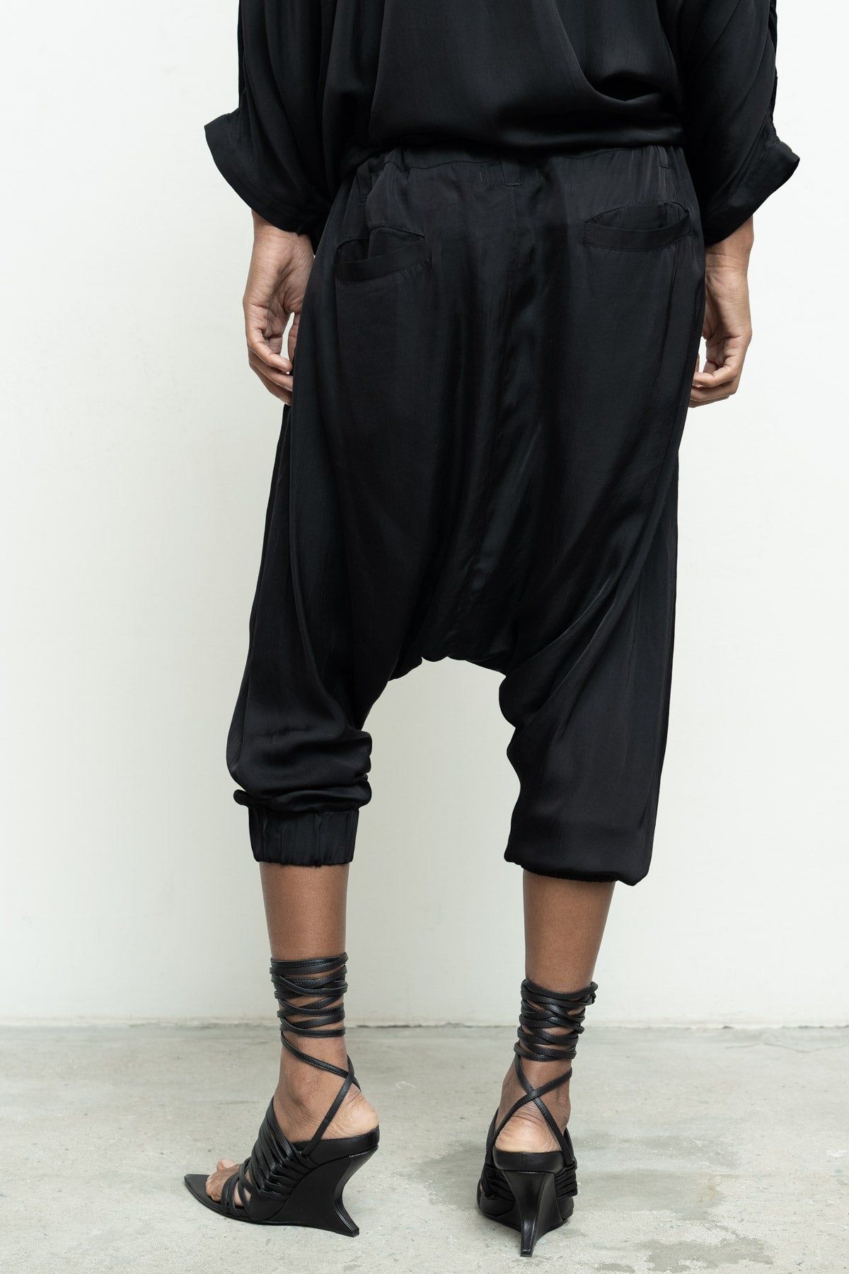 files/NicholasK-P-298D-JehanPant-Black-05.jpg